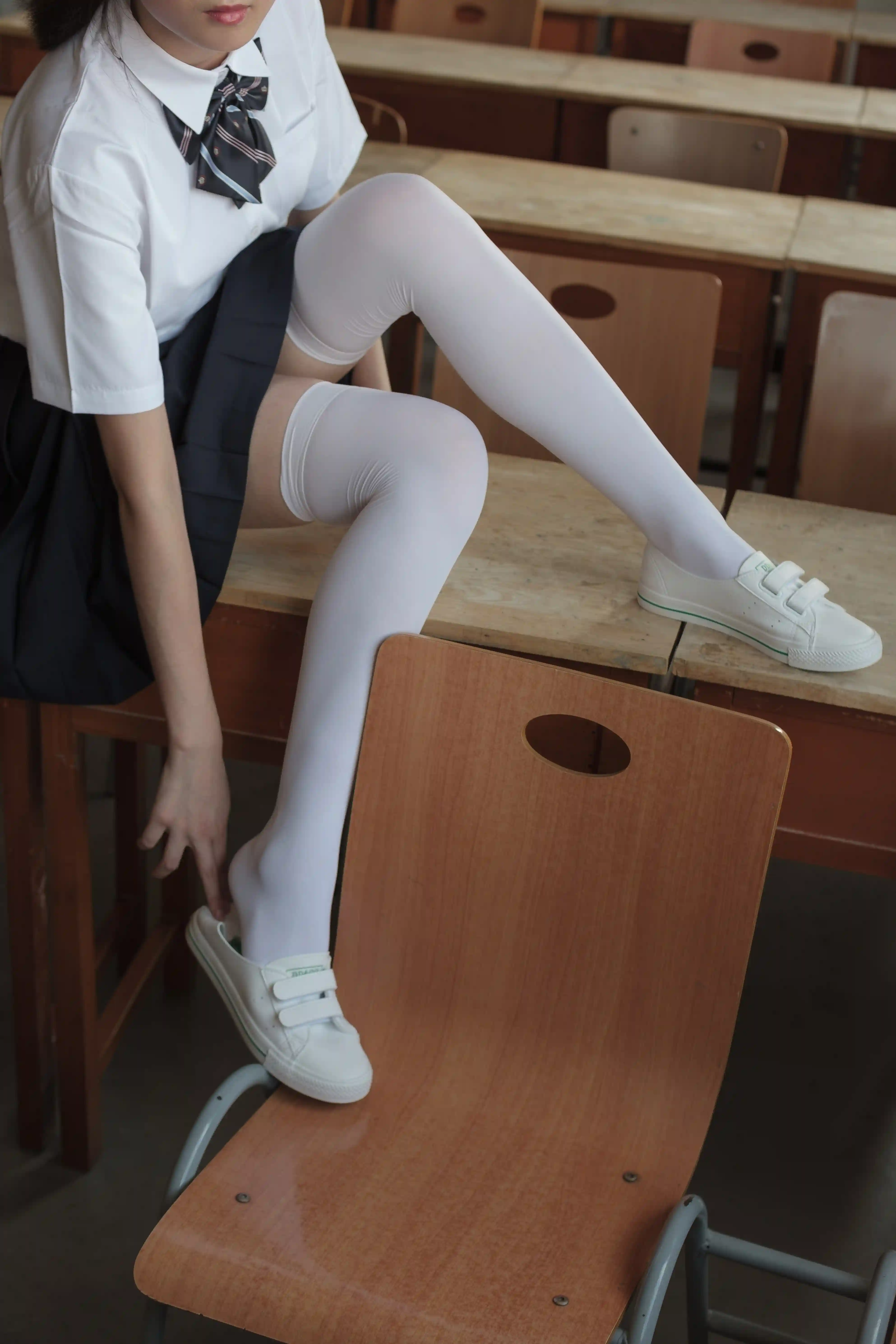 森萝财团 BETA-022 [66P-636M]&mdash;校服, 白丝, 美腿