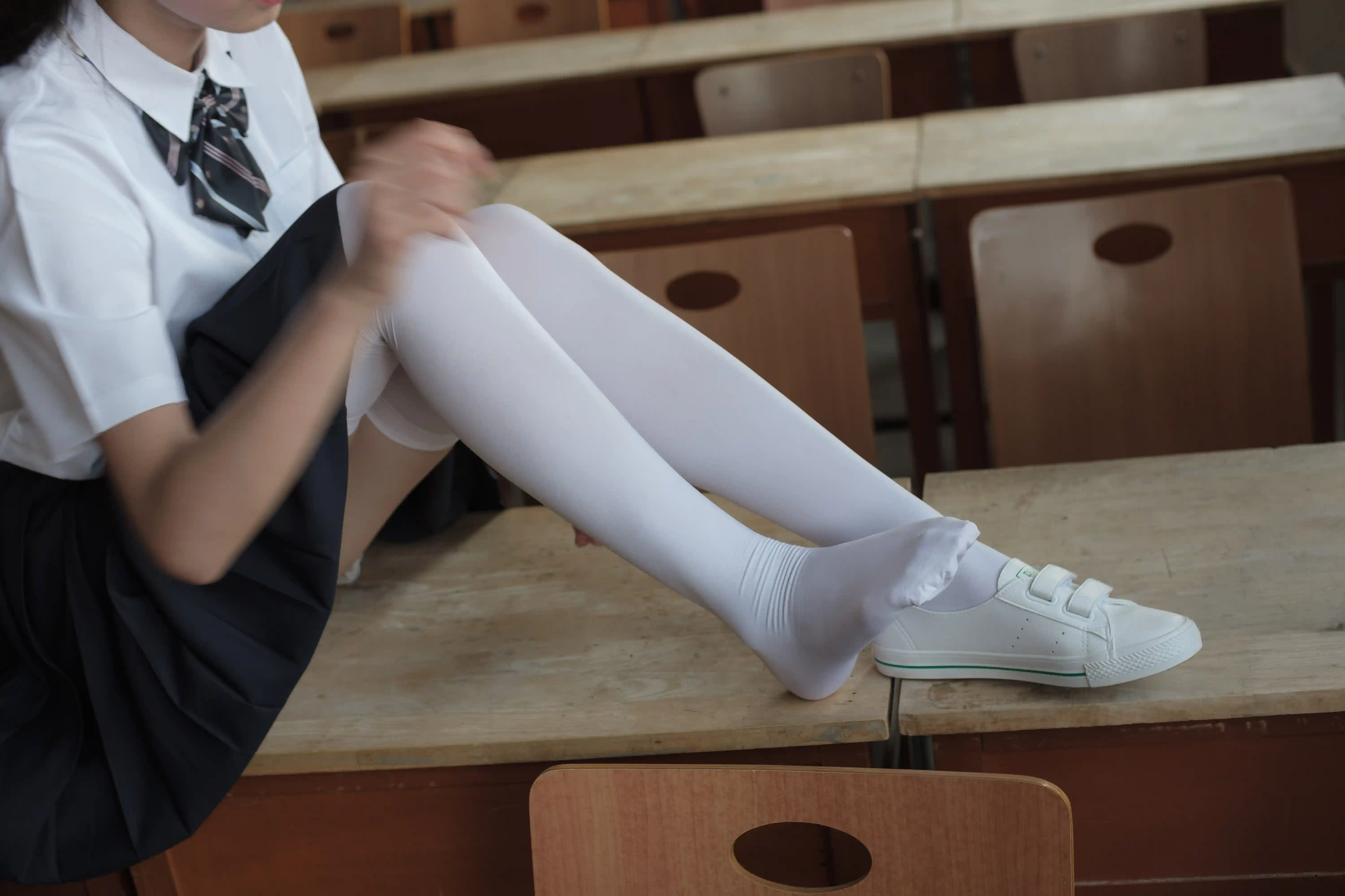 森萝财团 BETA-022 [66P-636M]&mdash;校服, 白丝, 美腿
