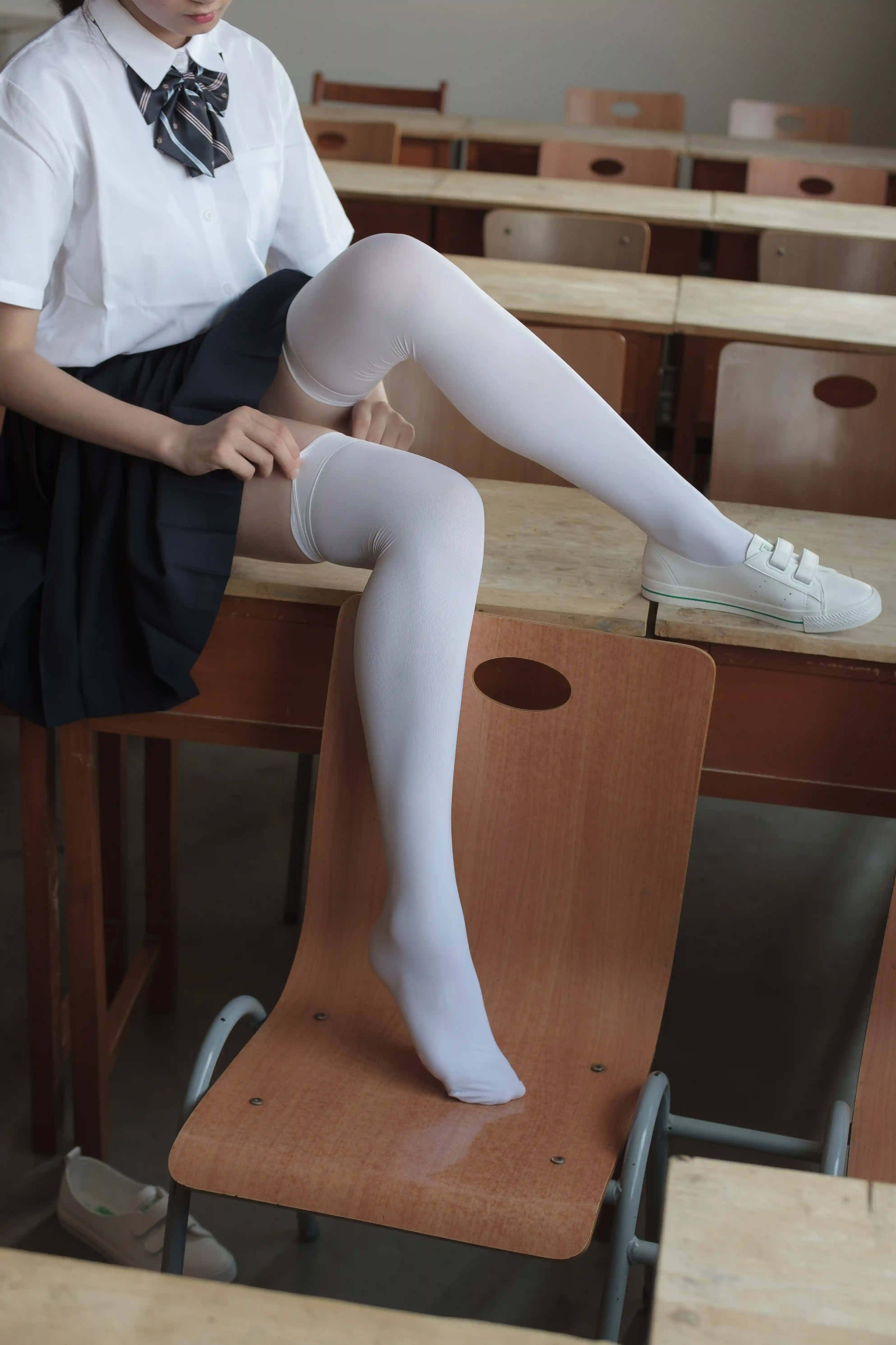 森萝财团 BETA-022 [66P-636M]&mdash;校服, 白丝, 美腿