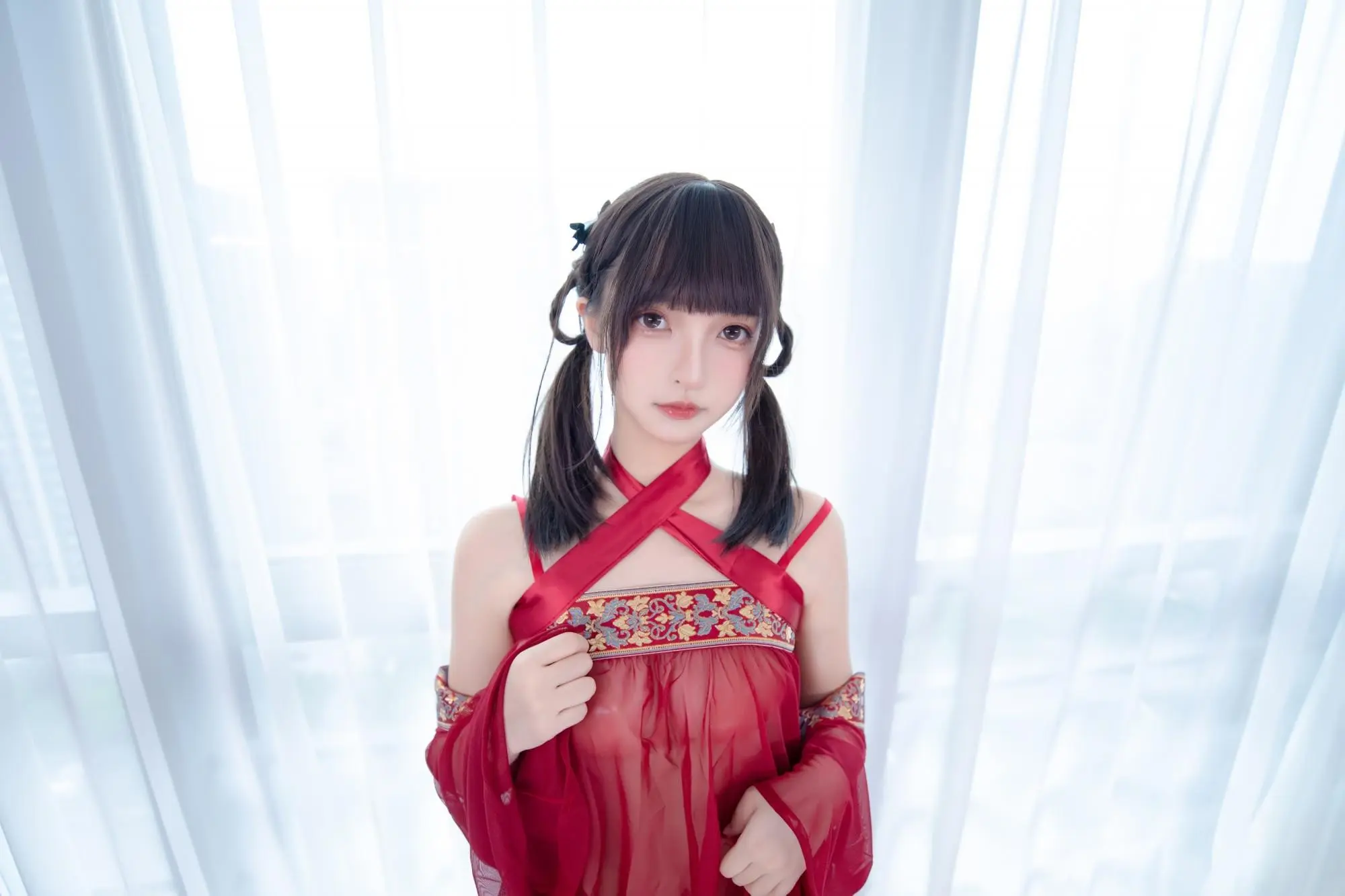 神楽坂真冬《紅色薄紗》後炮角度性感藏不住 (75P)