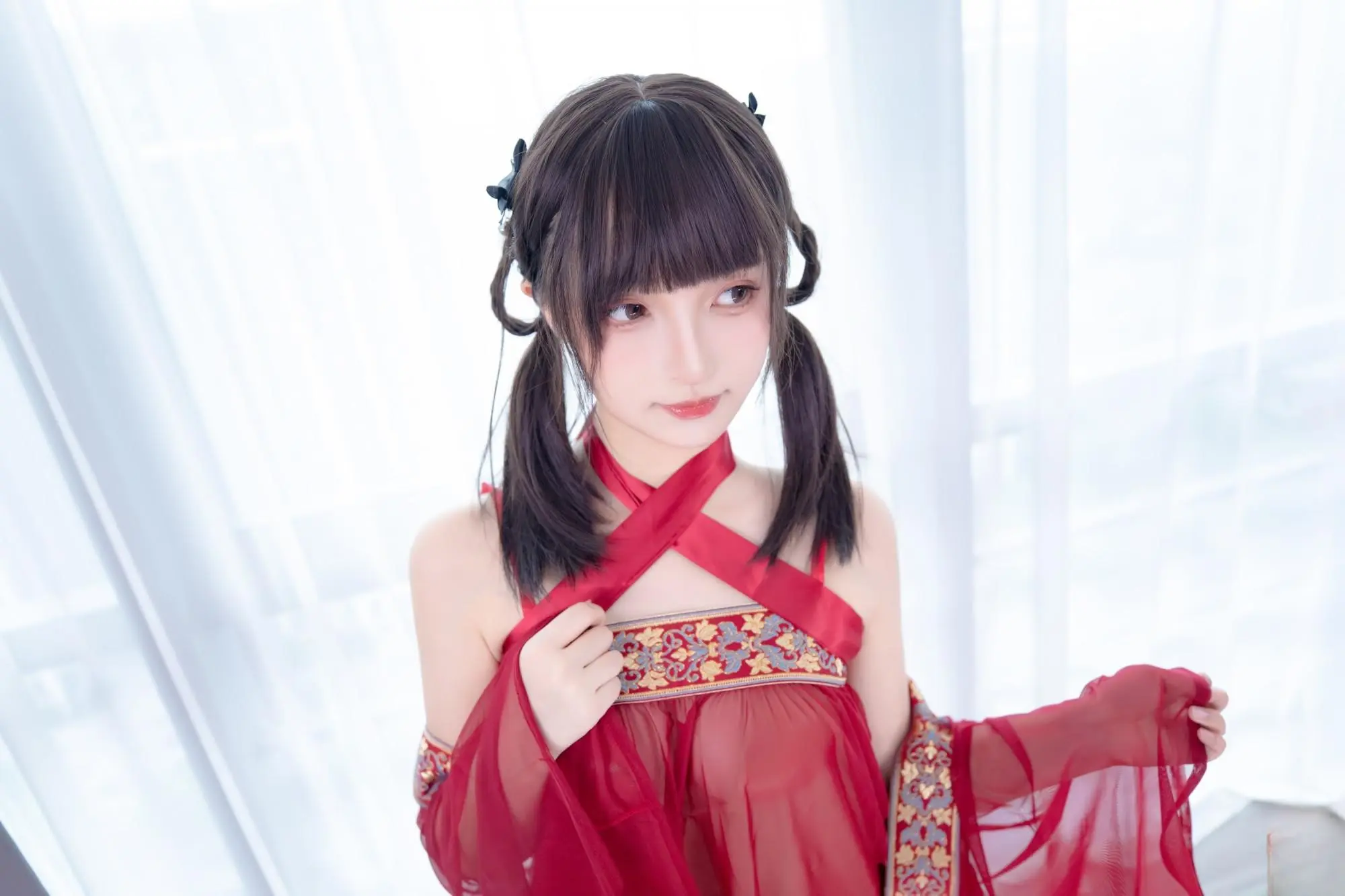 神楽坂真冬《紅色薄紗》後炮角度性感藏不住 (75P)