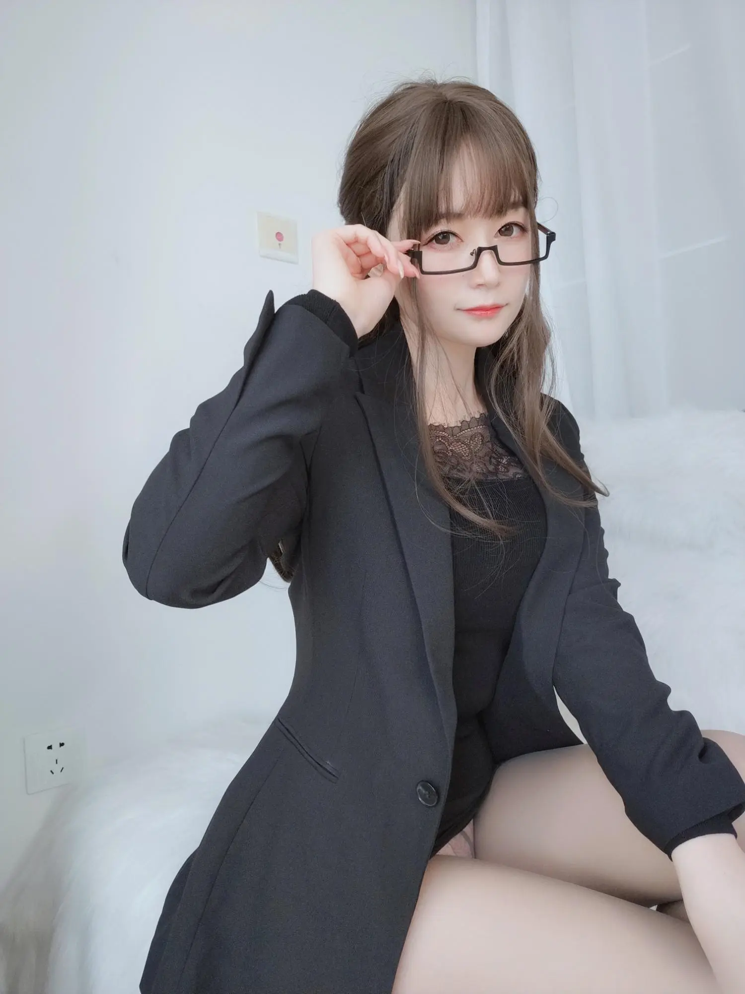 白銀81《職場OL6》凹凸有致胴體撩你心 (76P)