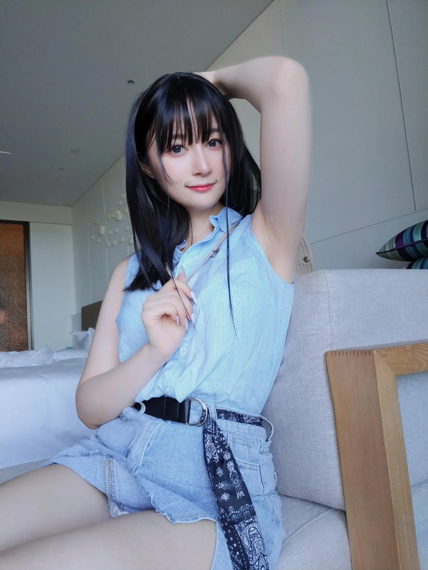 白銀81《無袖襯衫》亮出上半身夠撩人 (37P)