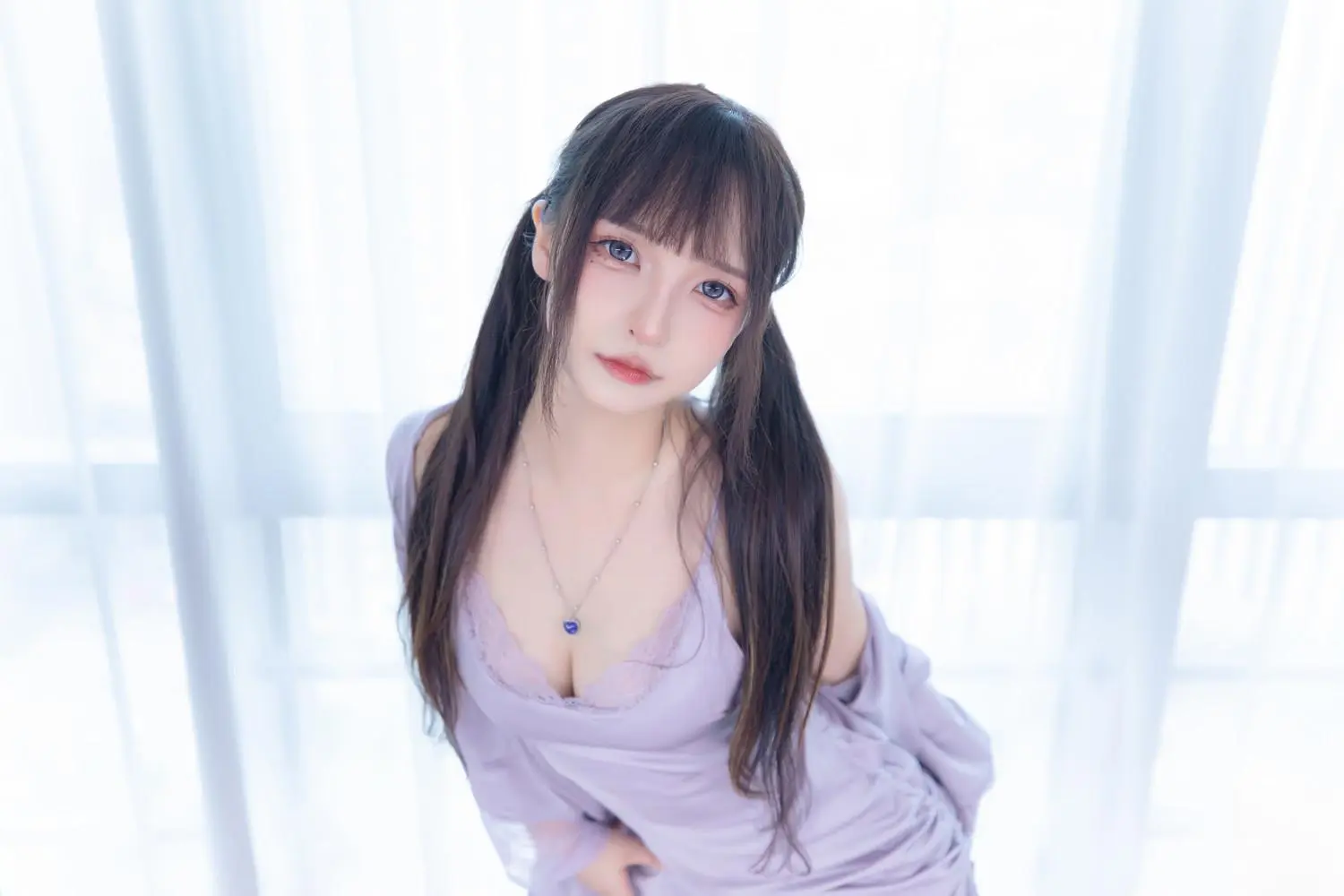 神楽坂真冬《紫色洋裝》仰角視線極具魅力 (75P)