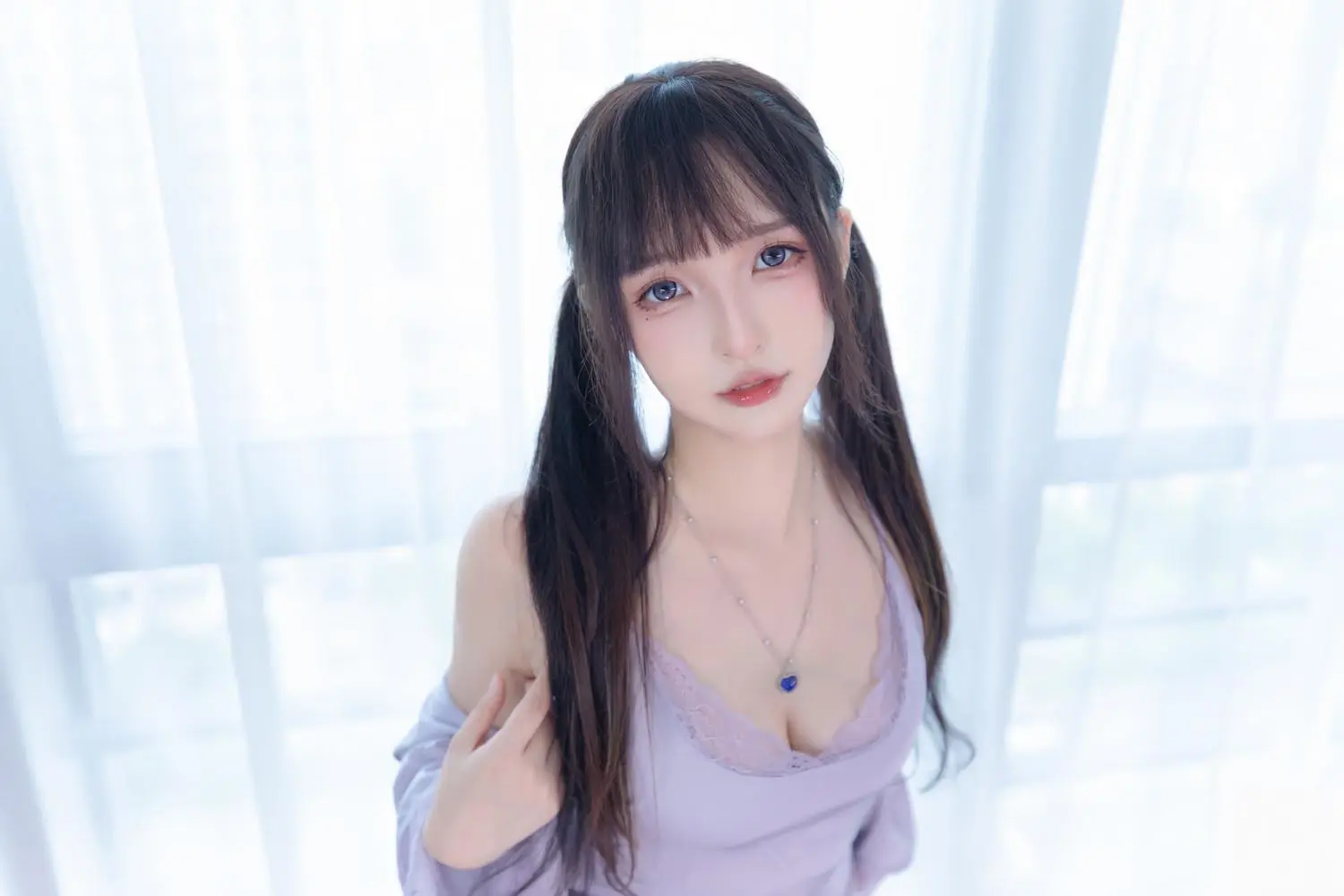 神楽坂真冬《紫色洋裝》仰角視線極具魅力 (75P)