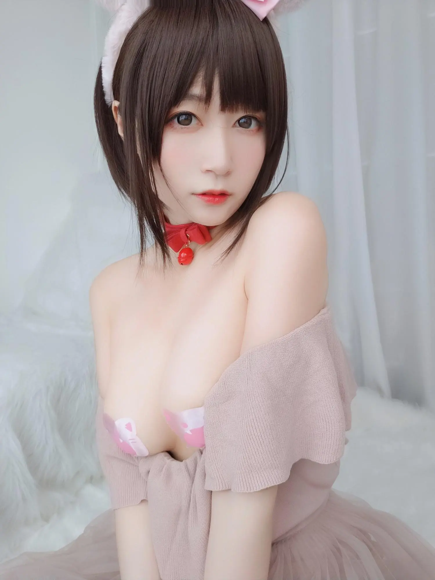 白銀81《露肩洋裝》浮出雙球圓乳豪放登場 (46P)