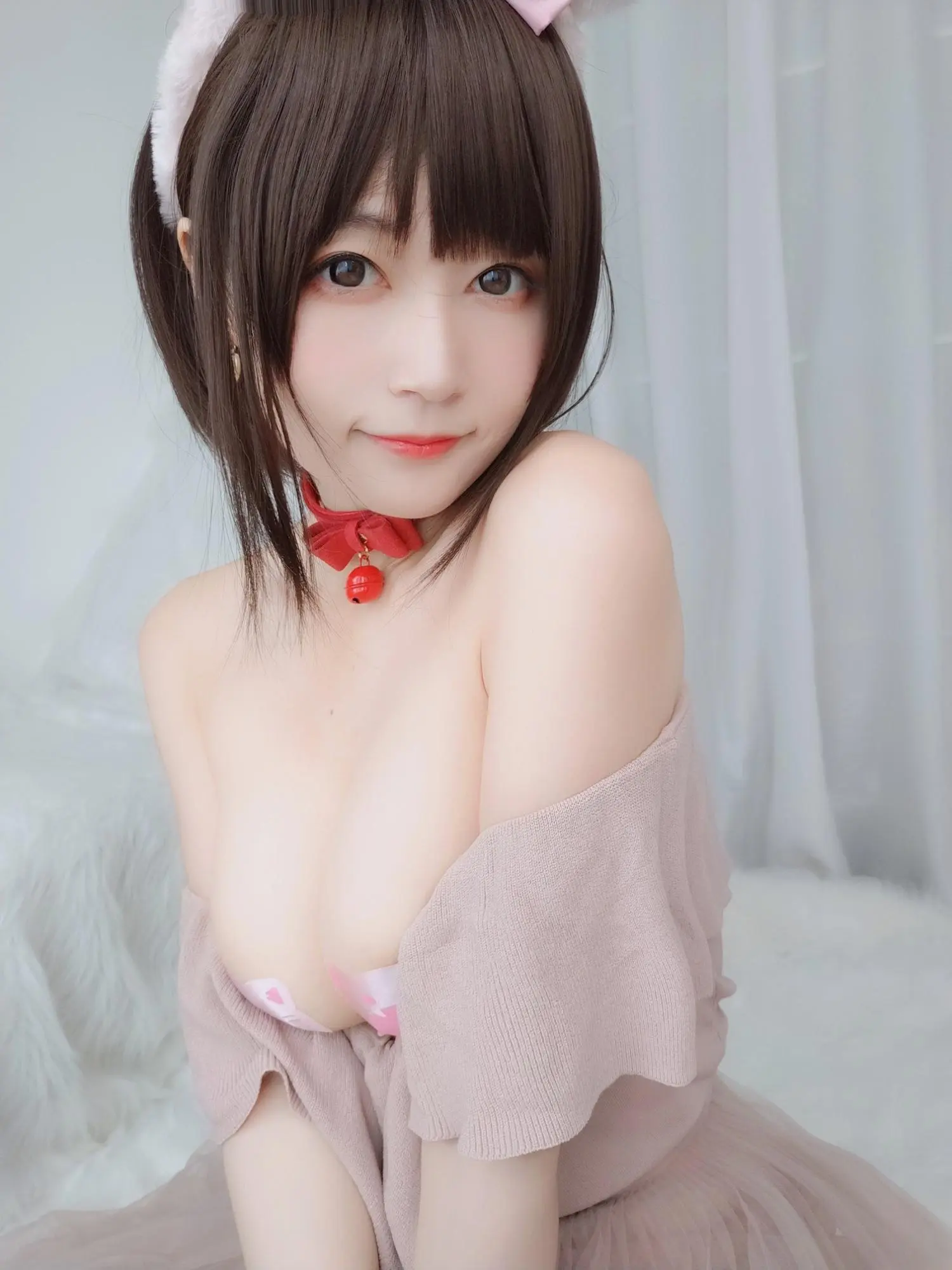 白銀81《露肩洋裝》浮出雙球圓乳豪放登場 (46P)