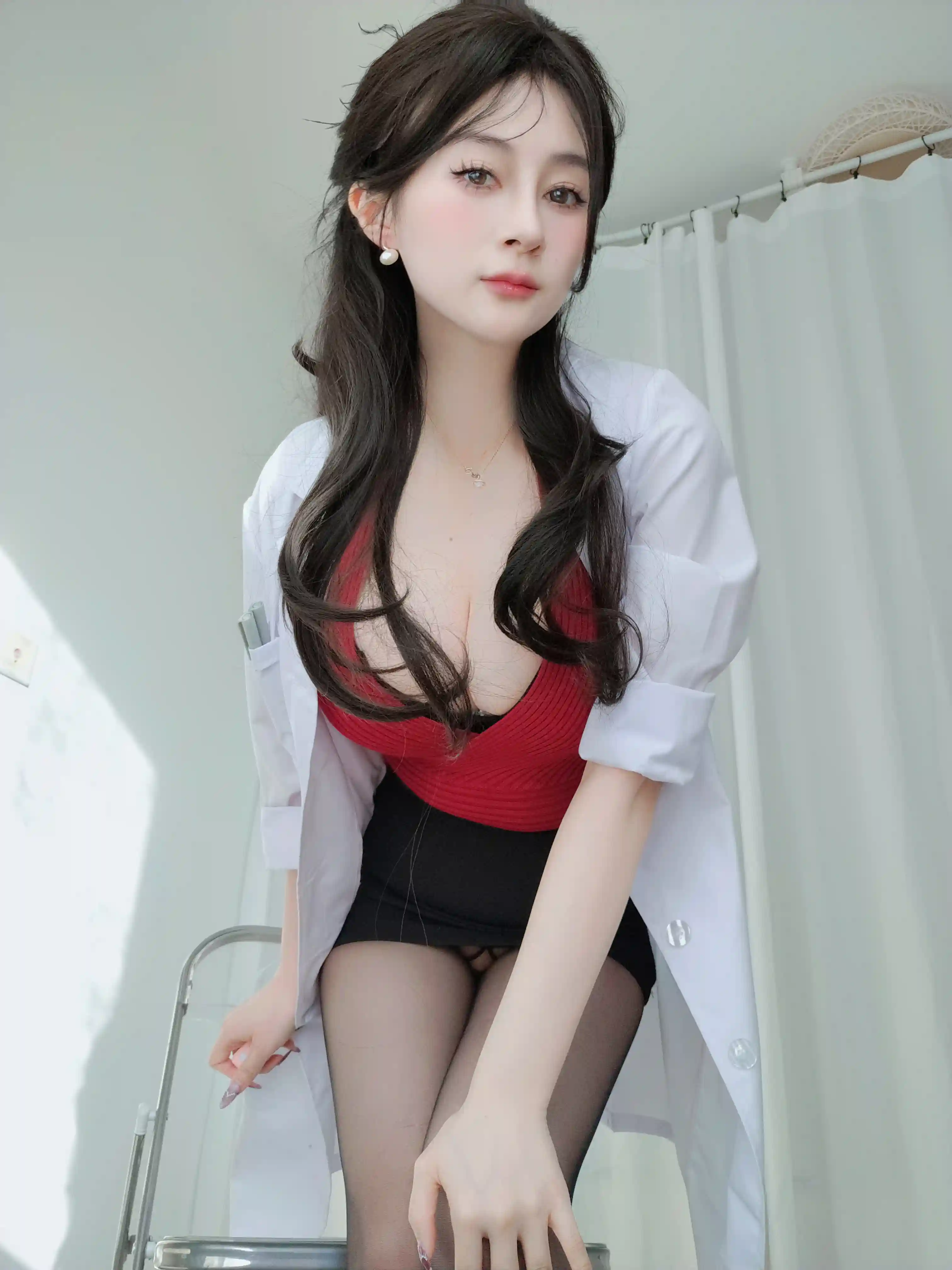 白银81 Vol.133 保健室の先生[113P-4V]