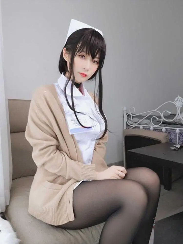【白銀】長發小護士 畫像66枚 (66P)