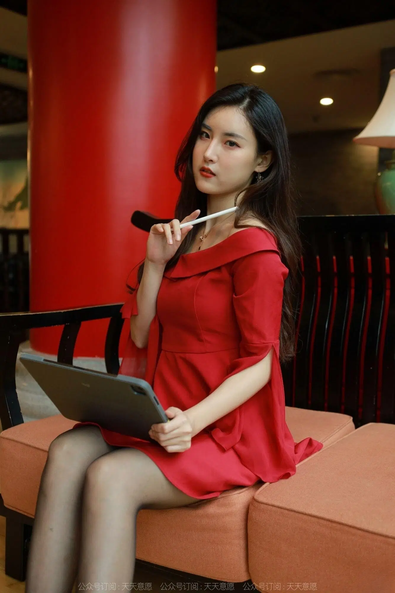 [異思趣向IESS] 模特：小寶 《紅裙女神》(77P)