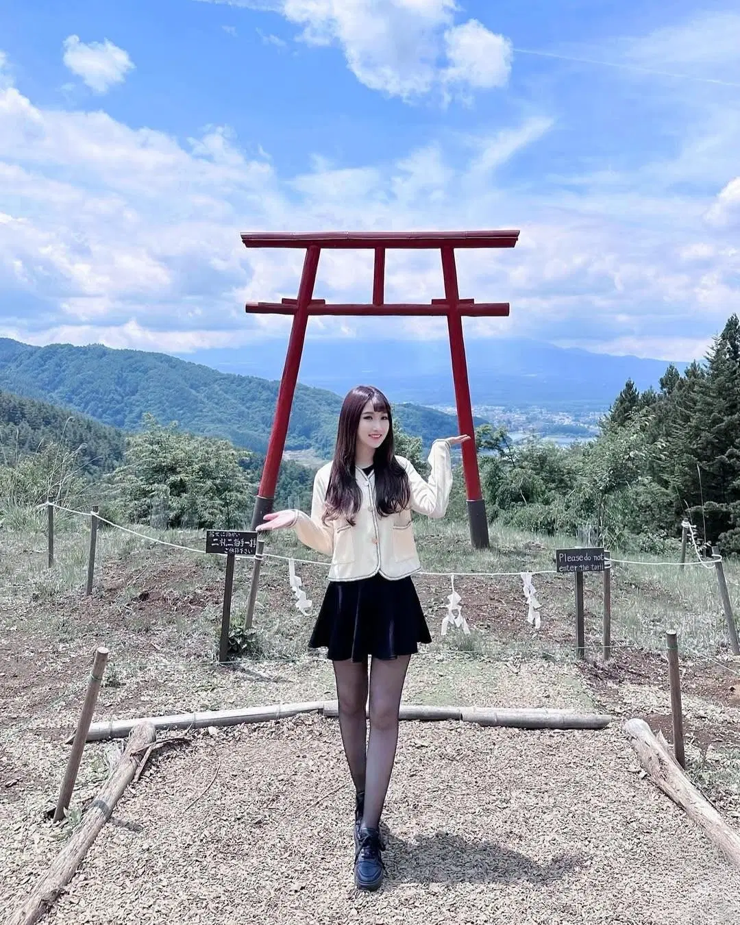 「Emily」 白嫩美體絕頂誘惑 (19P)