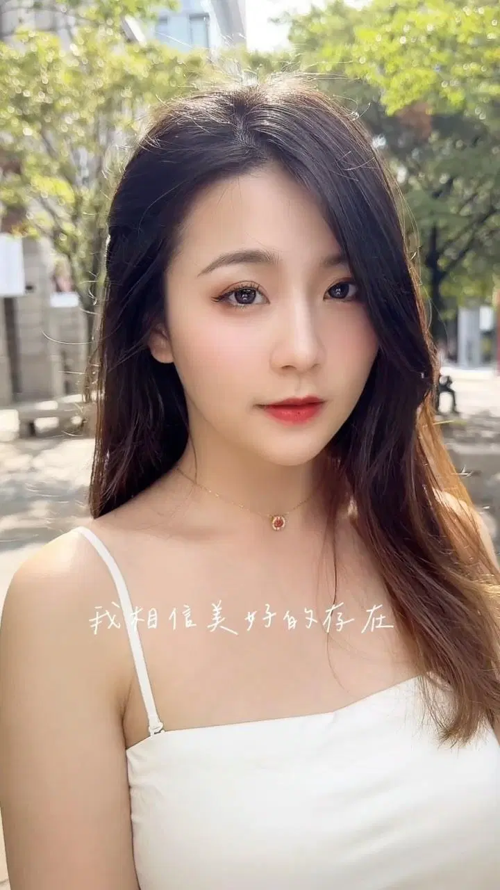 「Liz荔枝」 展現誘人曲線 (22P)