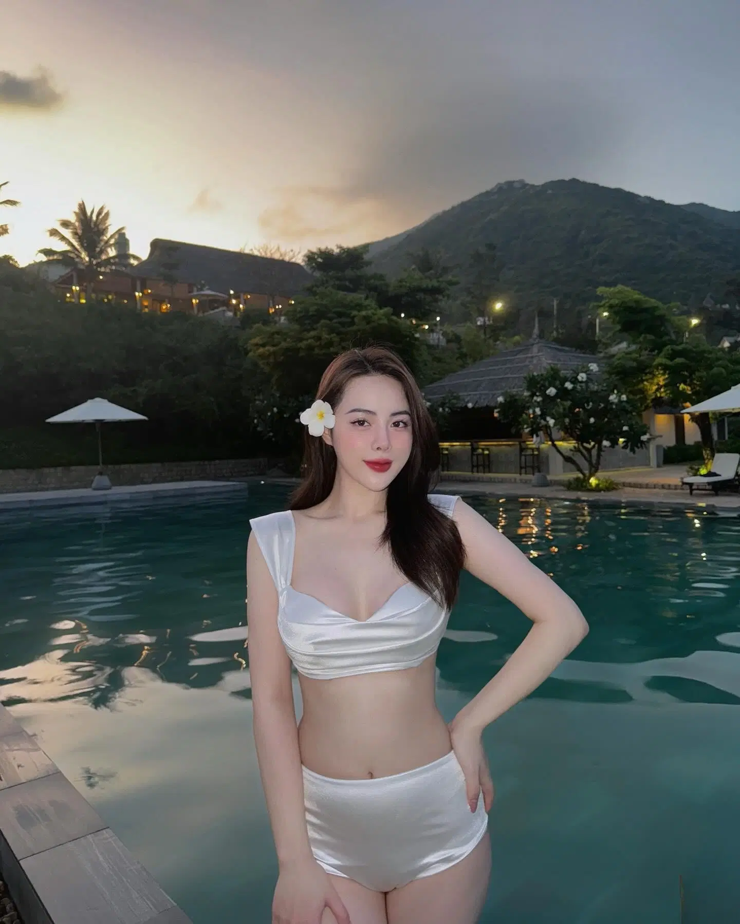 「Hồng_Nhung」火辣曲線深藏不露獨特氣質太誘人 (12P)
