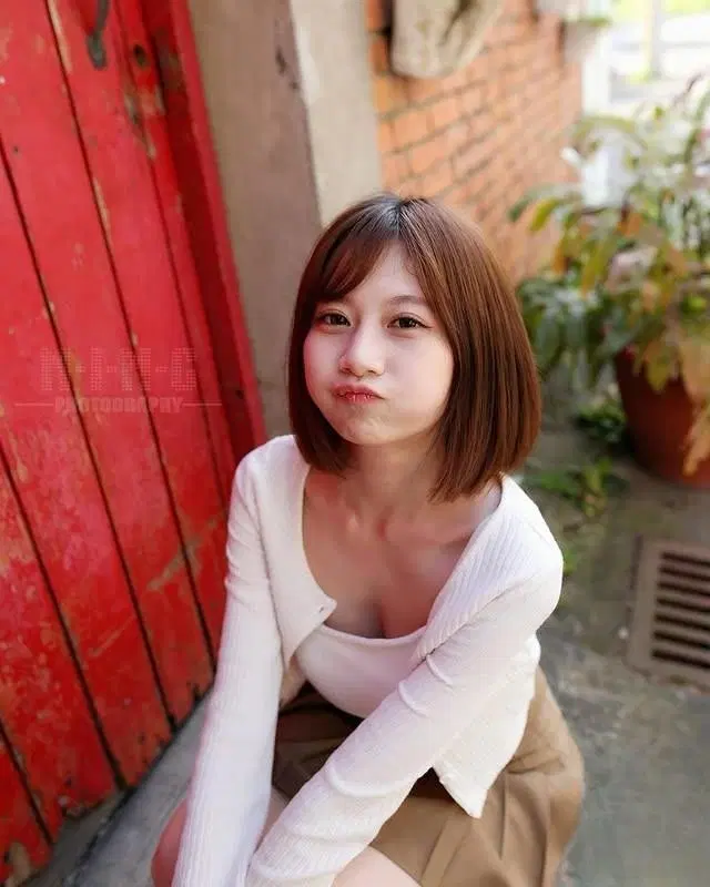 「Dolly朵莉」極品臉蛋讓人迷戀 (10P)