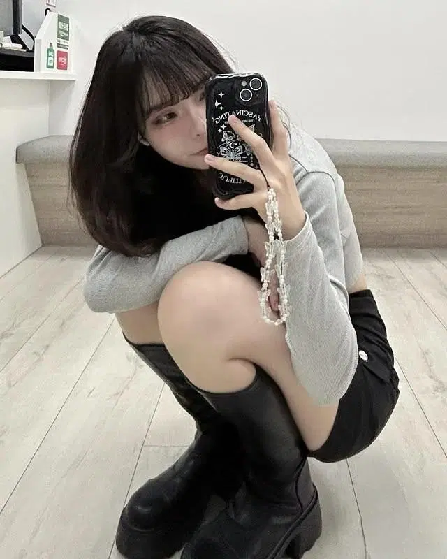 「julia.417」甜笑讓人失了魂 (10P)