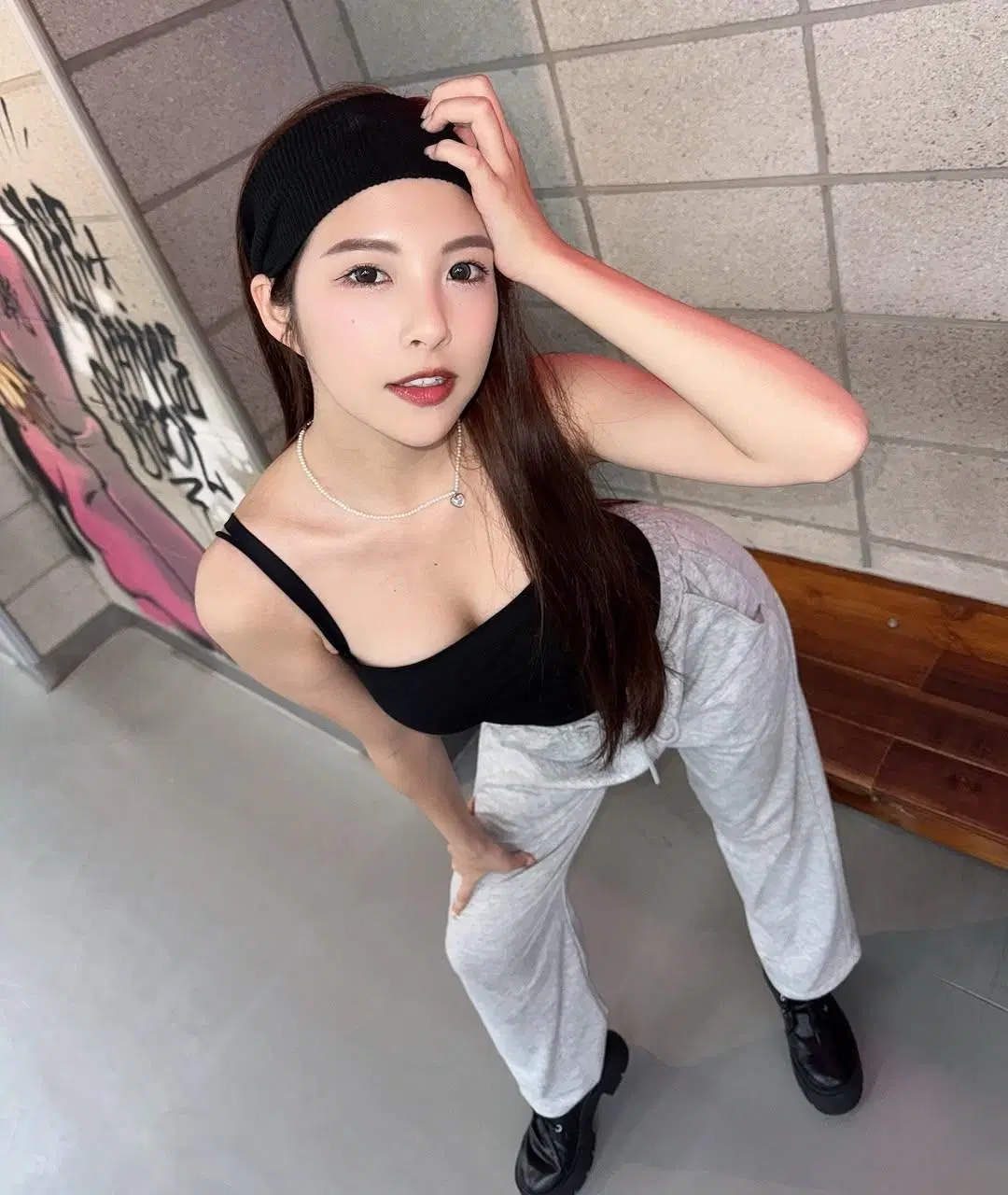 「MOMO簡筱娟」豐滿肉感身材 完美勾勒她的魅力 (10P)