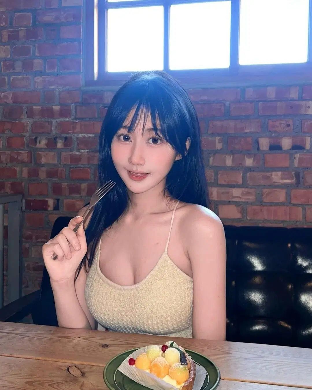 「Angela」香豔美乳溢出 身材實在太惹火 (10P)