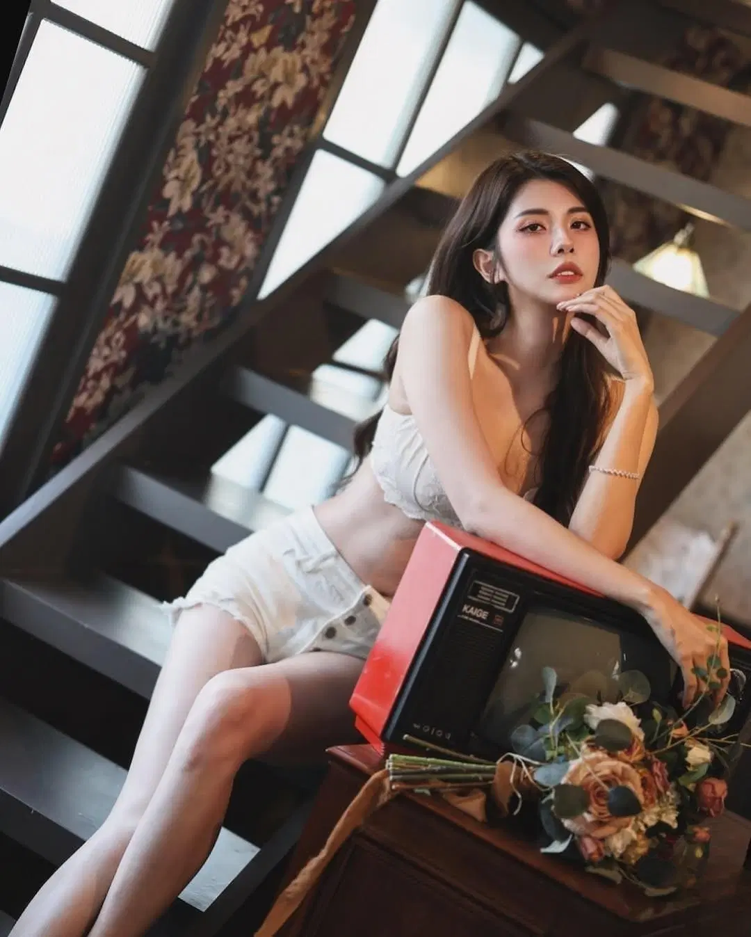 「JoannaLin沐沐」纖細嫩腰美胸 火辣視角偷走你的心 (10P)