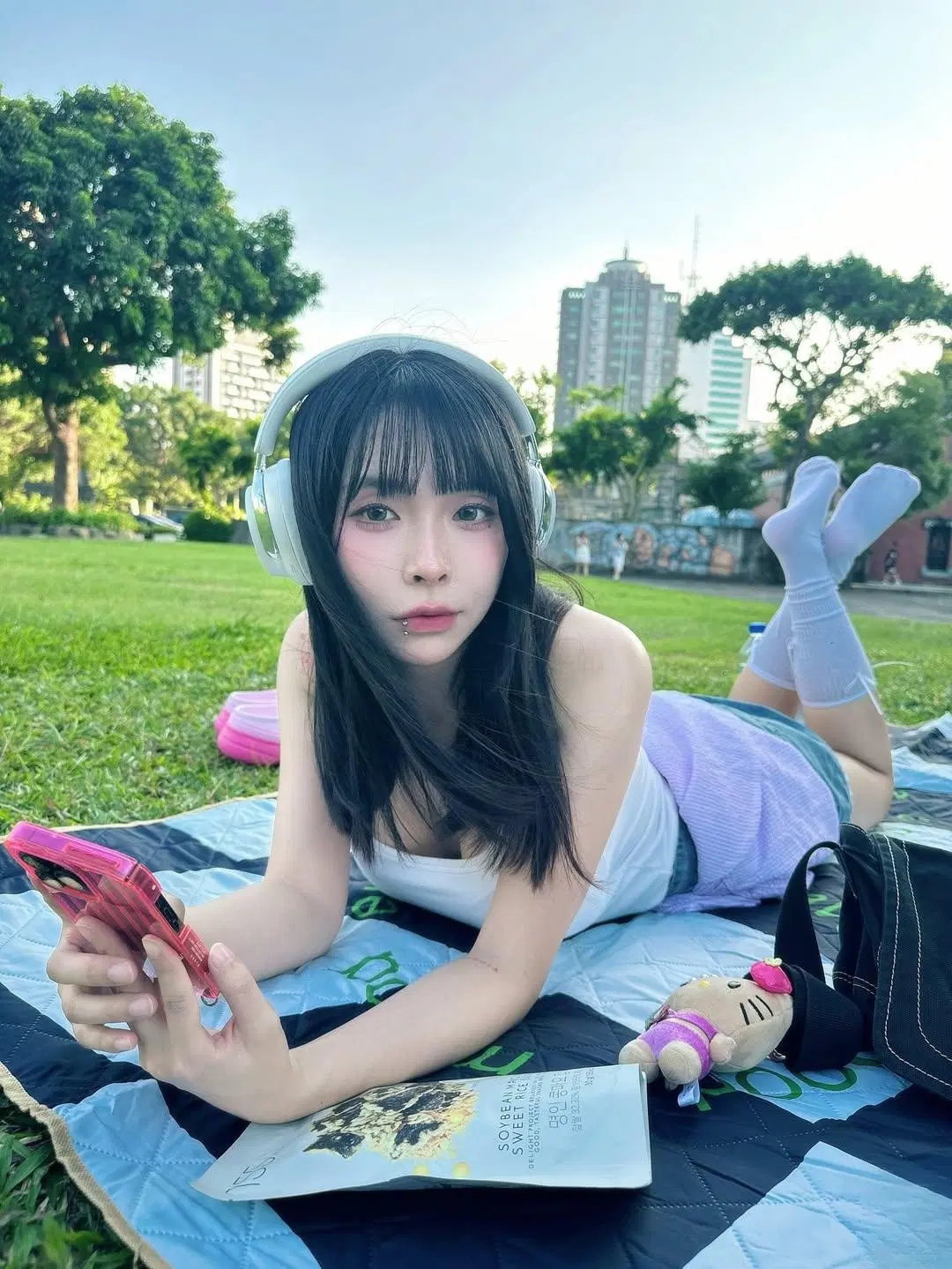 「Kesha 凱莎」飽滿美胸 姣好身材畫面養眼 (10P)