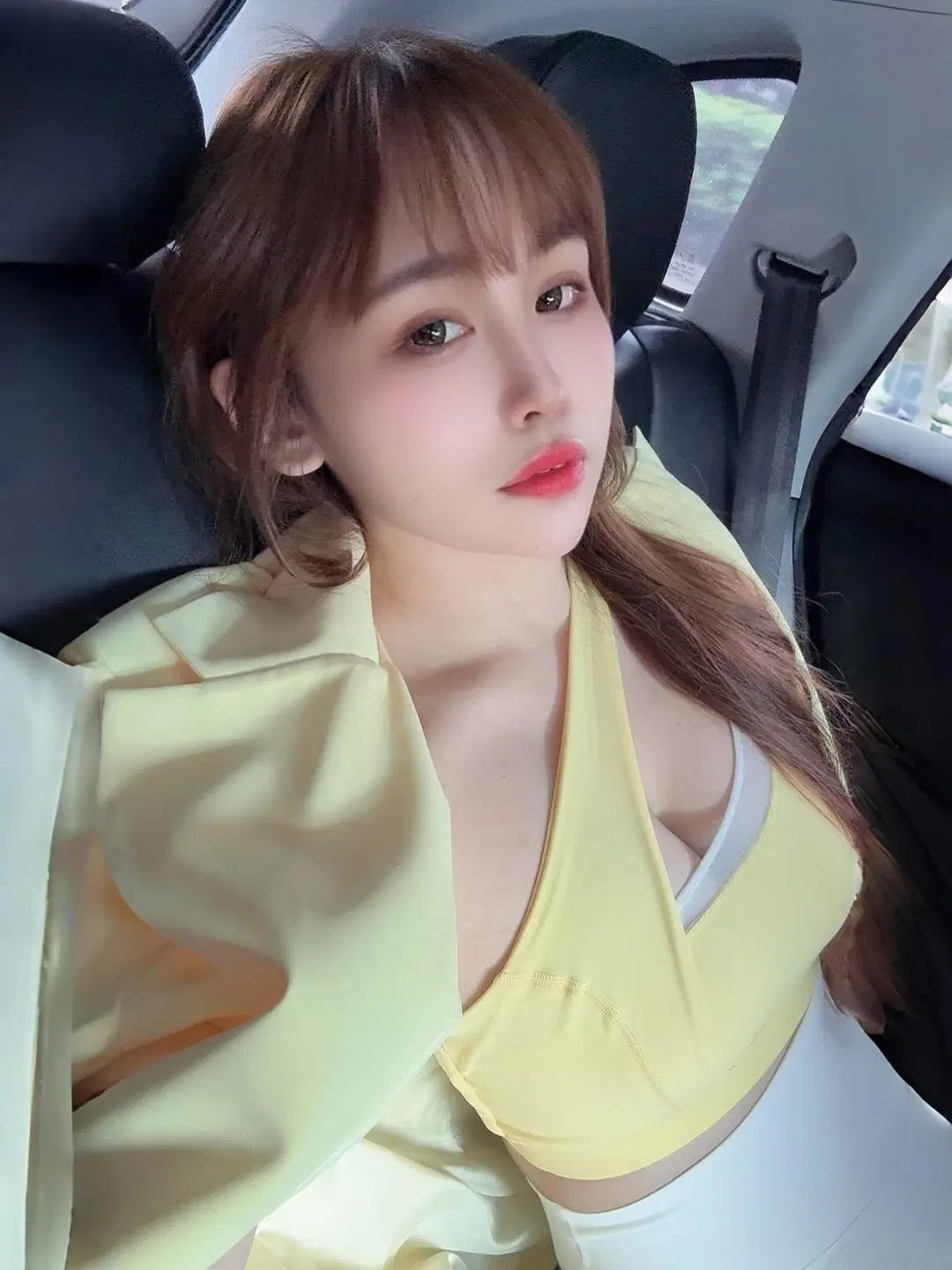 「IreneHuang媁哥」美乳小隻馬露出微笑曲線 (10P)