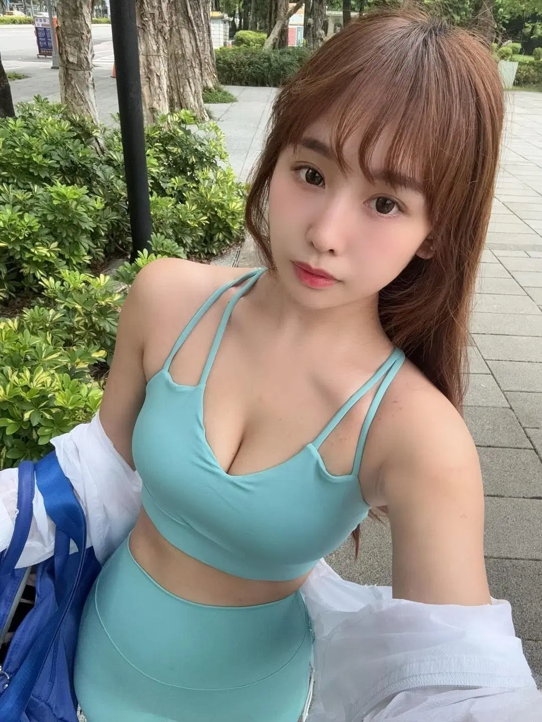 「IreneHuang媁哥」美乳小隻馬露出微笑曲線 (10P)