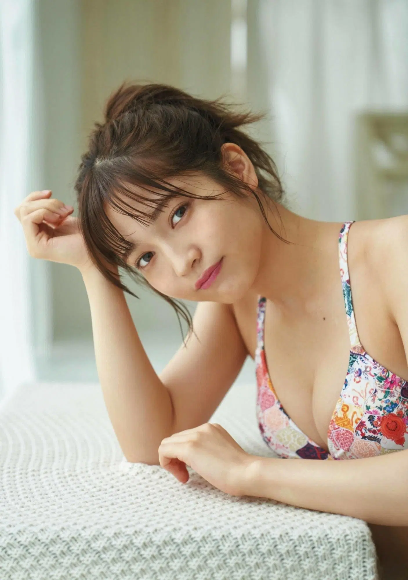 [黒嵜菜々子] 飽滿美乳與白皙美腿的完美結合....越看越上火 (8P)