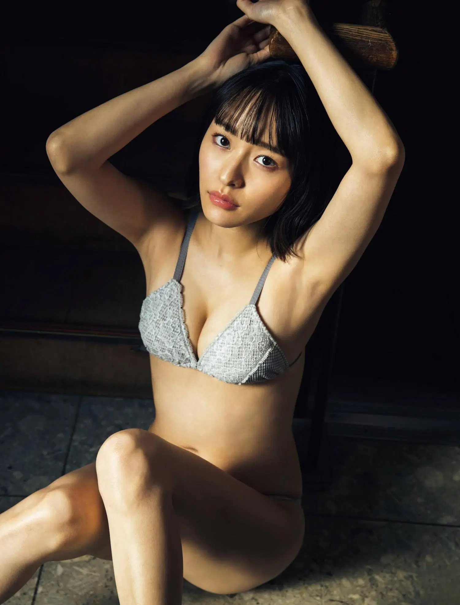 [高崎かなみ] 「女友力100%」大長腿白晰肌膚 愈看愈享受 (9P)