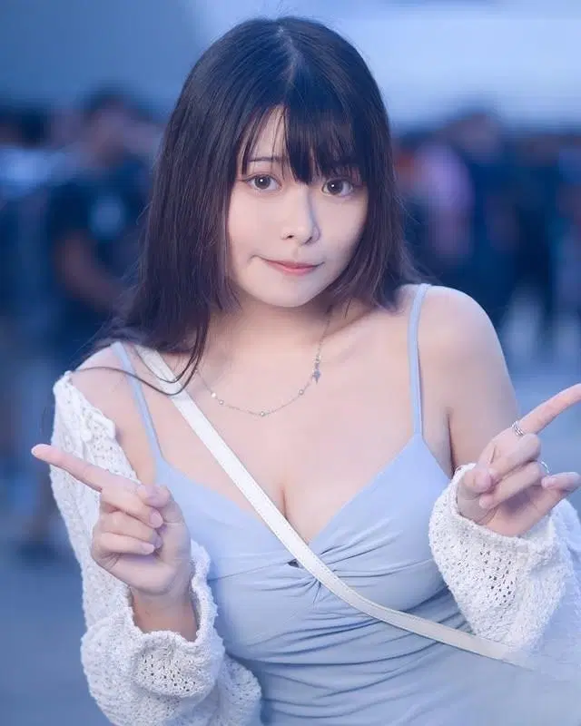 清純女神「夏艾了」深藏不露 (10P)
