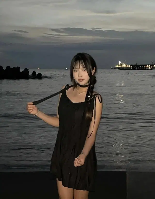 清秀女友「小琁」大秀身材沒有極限 (10P)