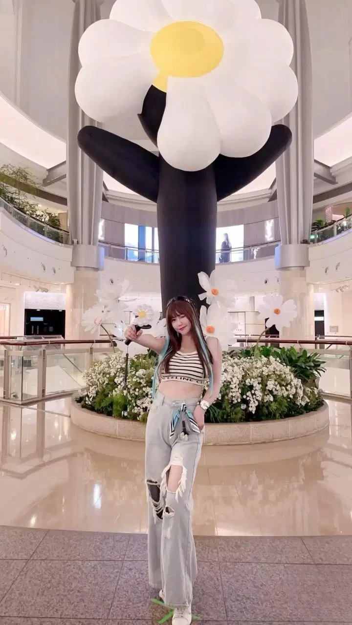 海邊辣照大放送！Vivi Chu 甜美白皙、巨乳深溝的白瘦幼仙氣展露無遺 (10P)