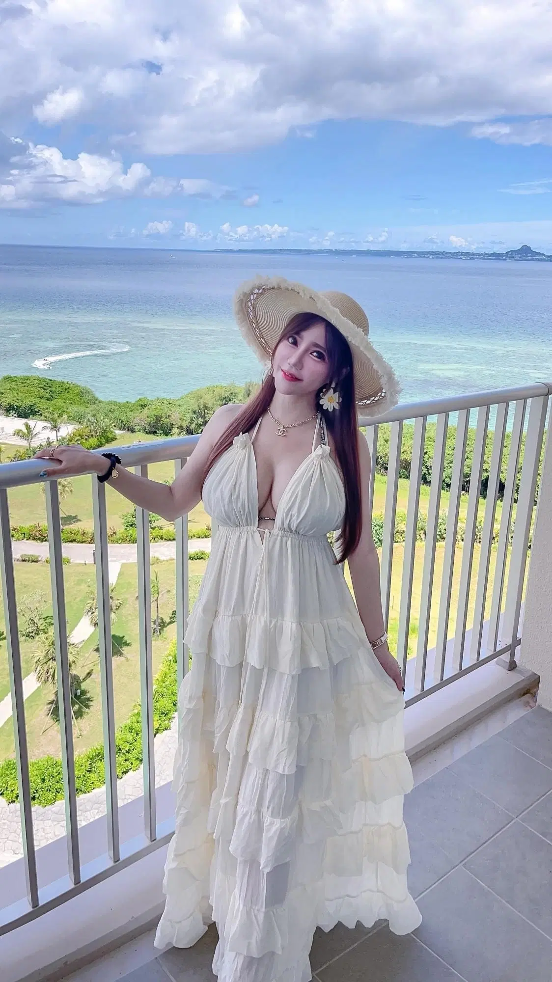 海邊辣照大放送！Vivi Chu 甜美白皙、巨乳深溝的白瘦幼仙氣展露無遺 (10P)