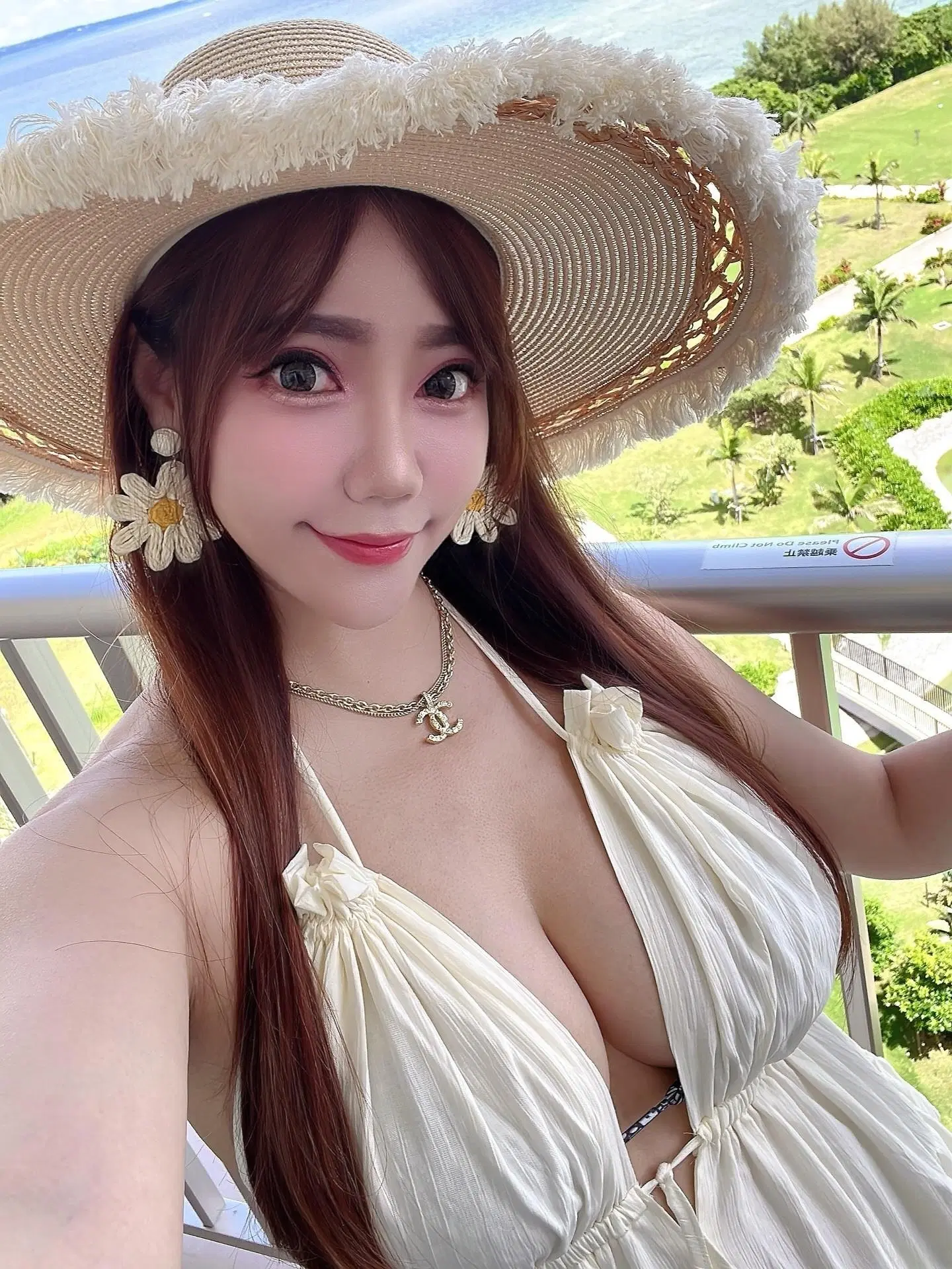 海邊辣照大放送！Vivi Chu 甜美白皙、巨乳深溝的白瘦幼仙氣展露無遺 (10P)