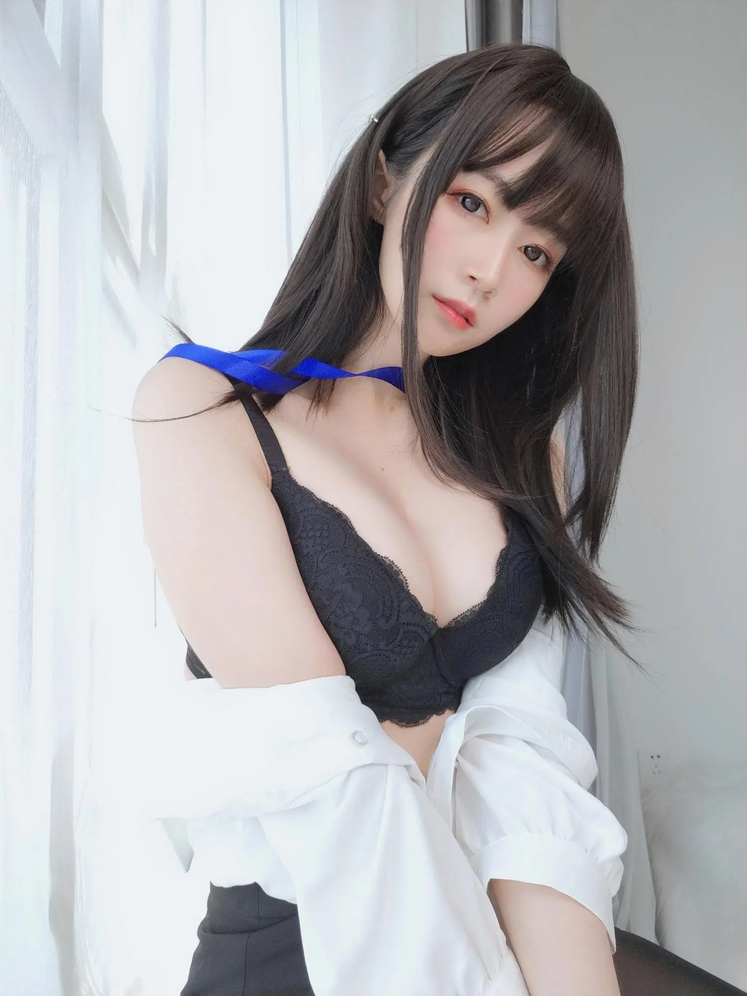 白銀81《職場OL7》黑絲長腿視角過於邪惡 (60P)