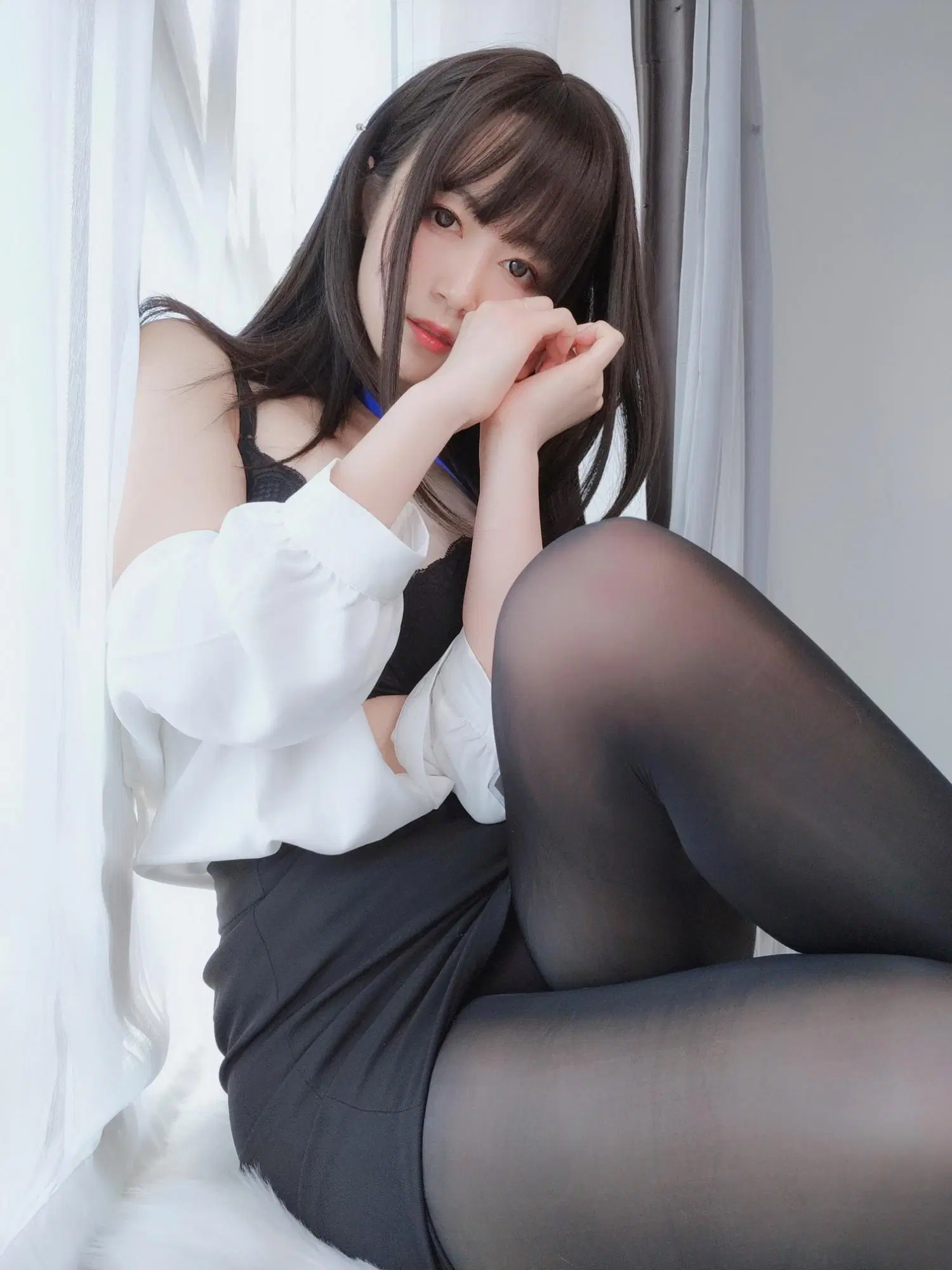 白銀81《職場OL7》黑絲長腿視角過於邪惡 (60P)