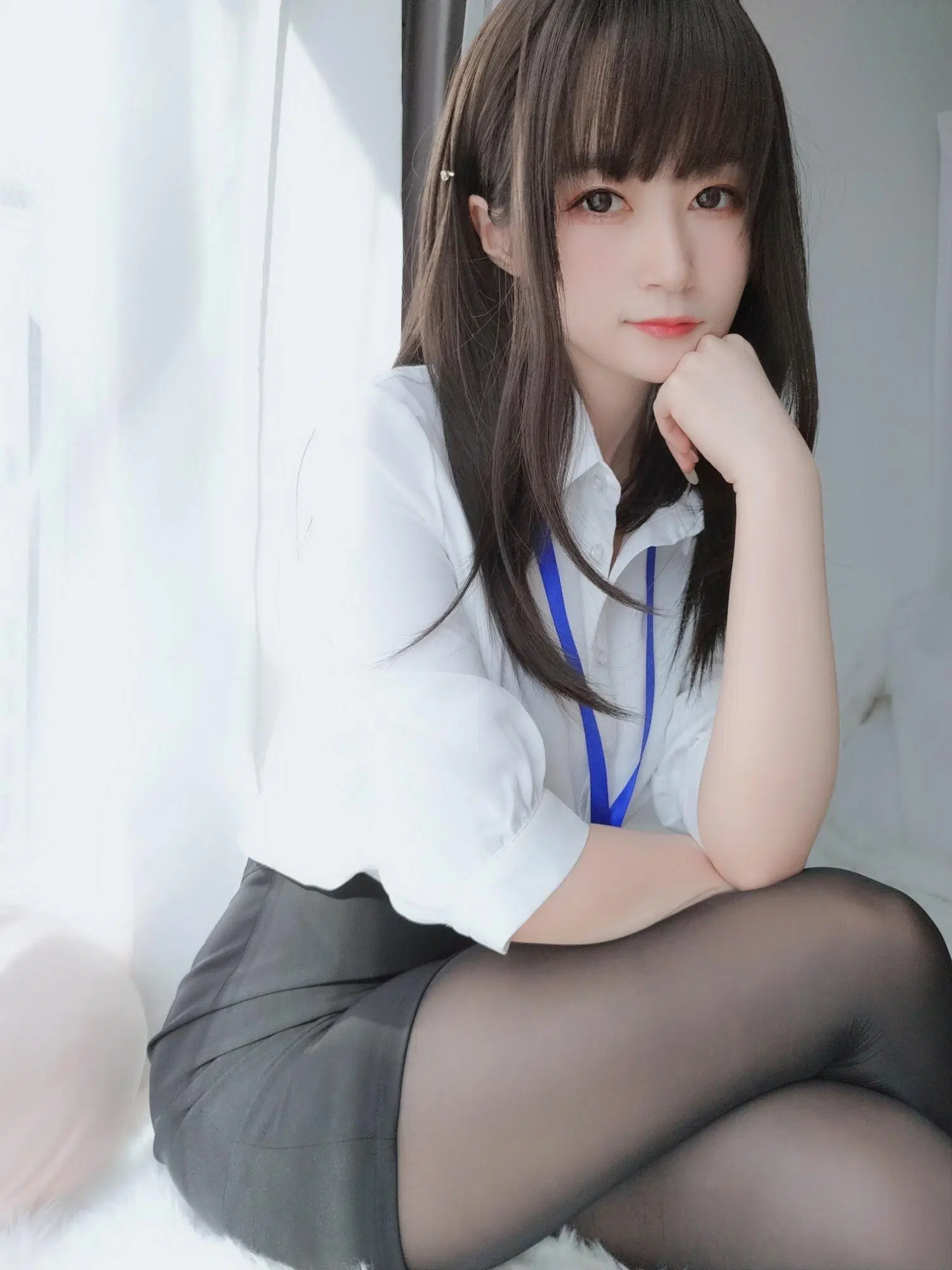 白銀81《職場OL7》黑絲長腿視角過於邪惡 (60P)