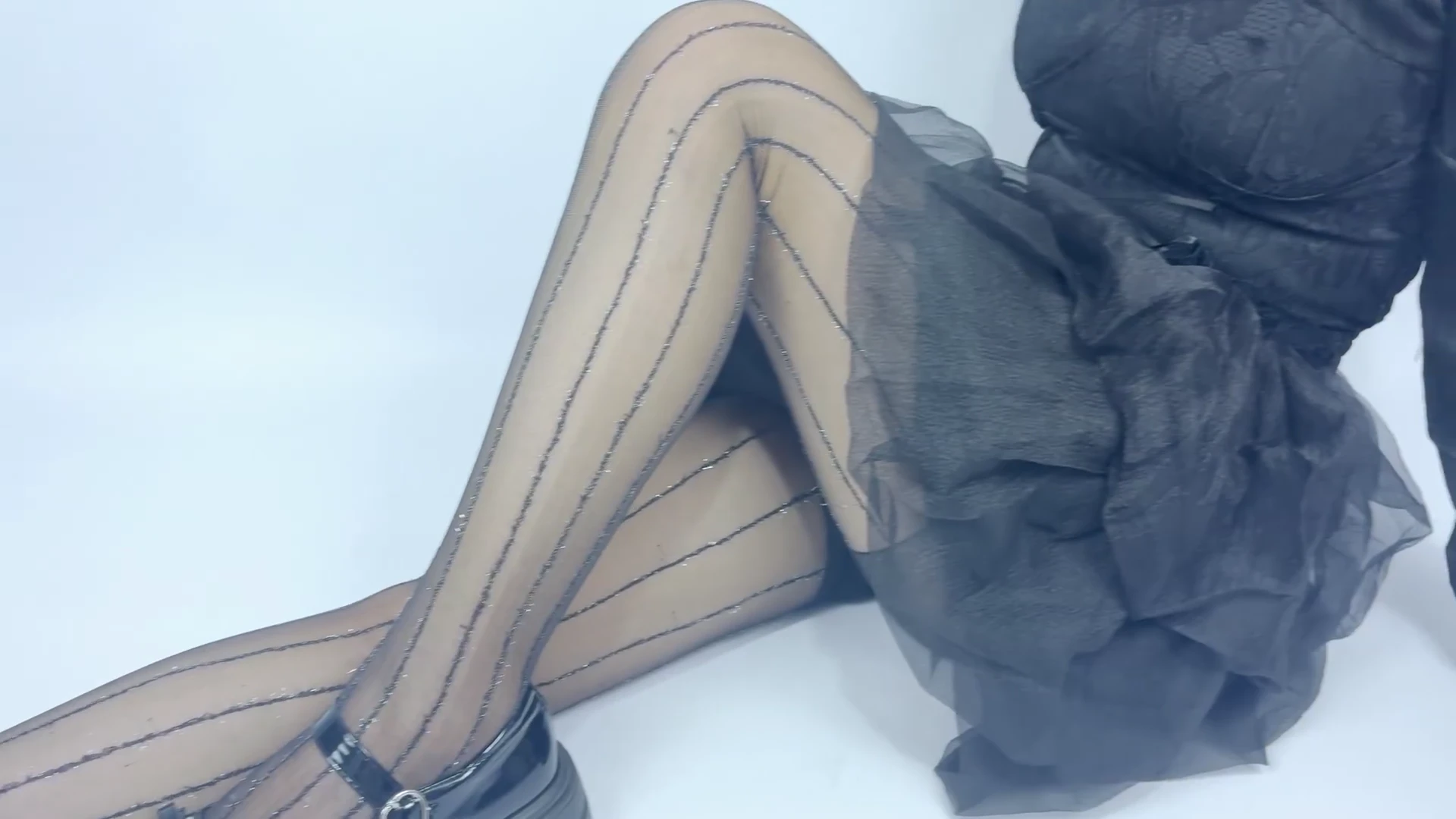 谁能拒绝一条会发光的竖条纹黑丝呢_116894027746584_20260820_213540