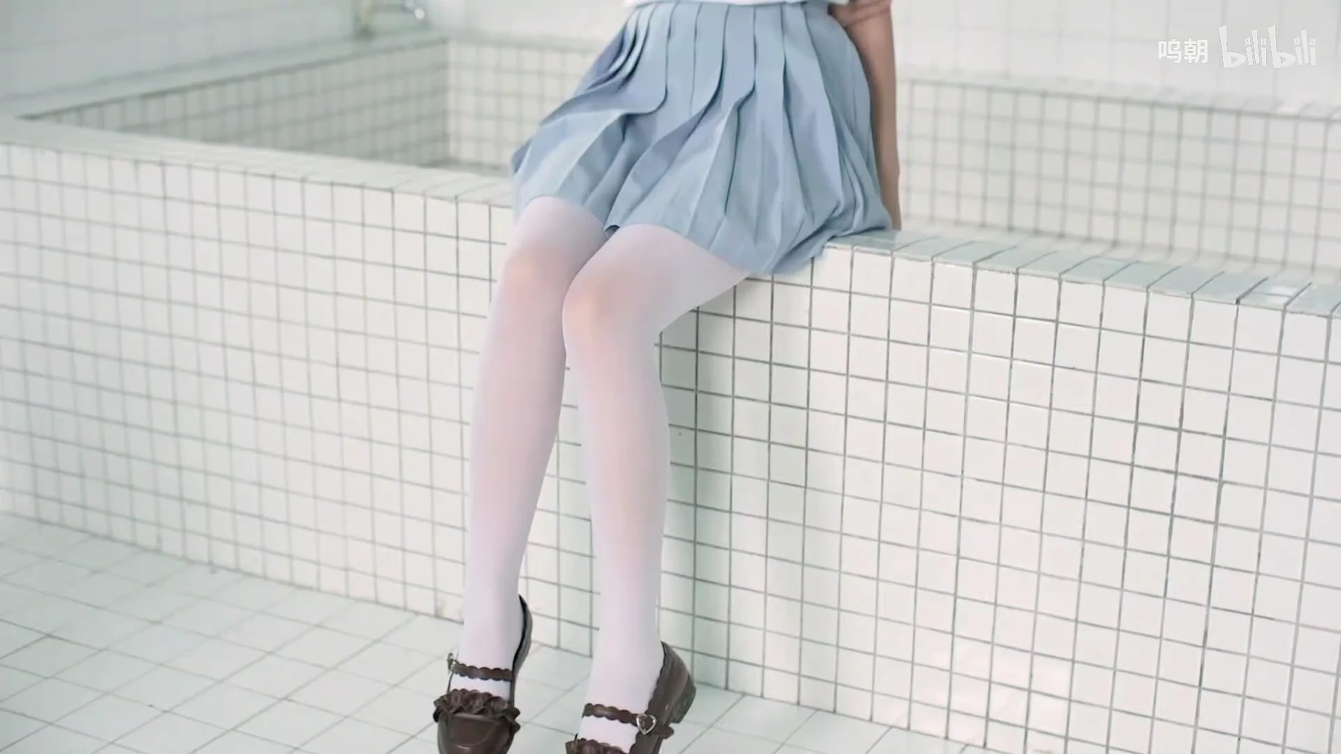 小姐姐脱白色裤袜_115893669466554_20260820_222848