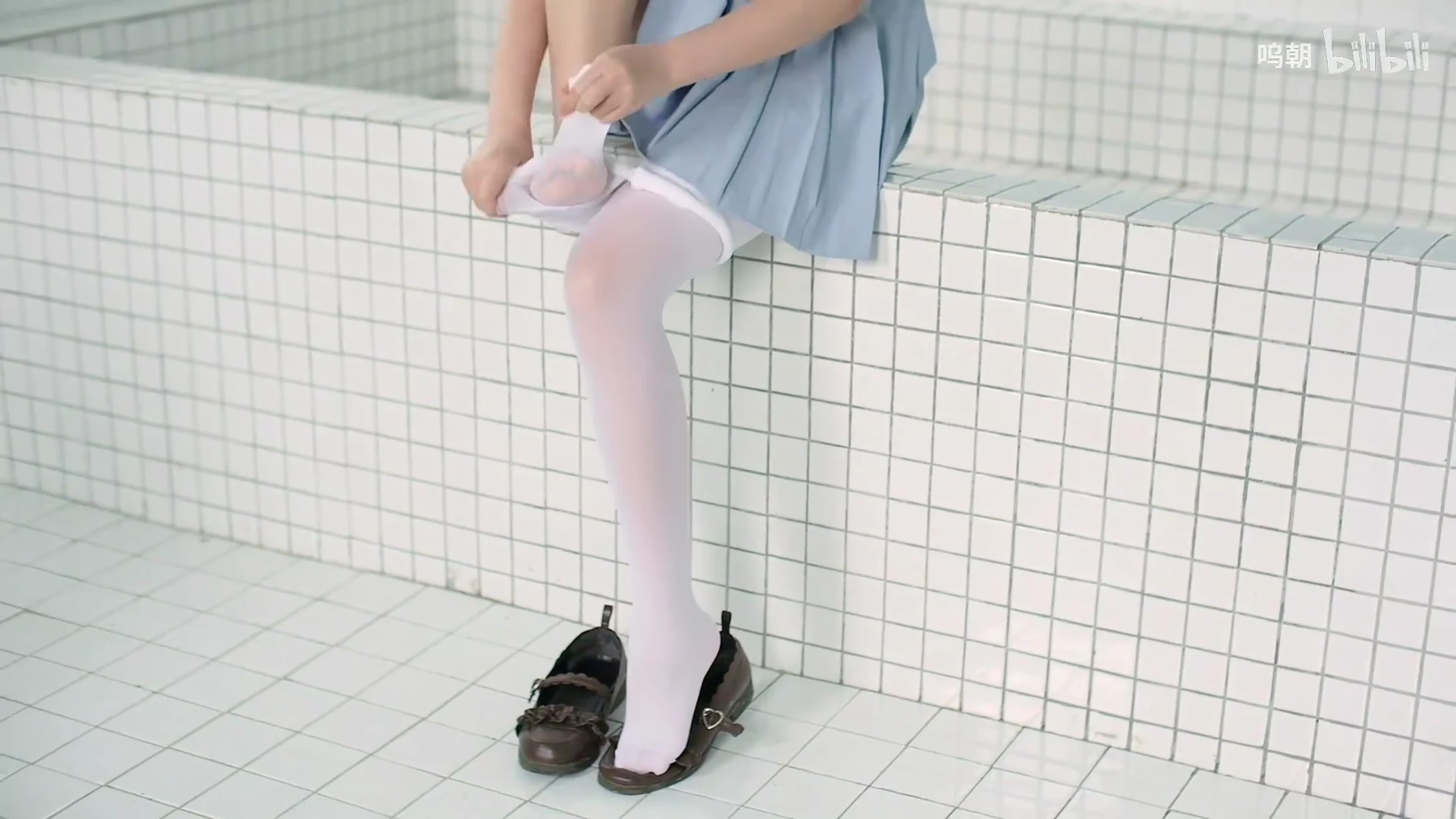 小姐姐脱白色裤袜_115893669466554_20260820_222848