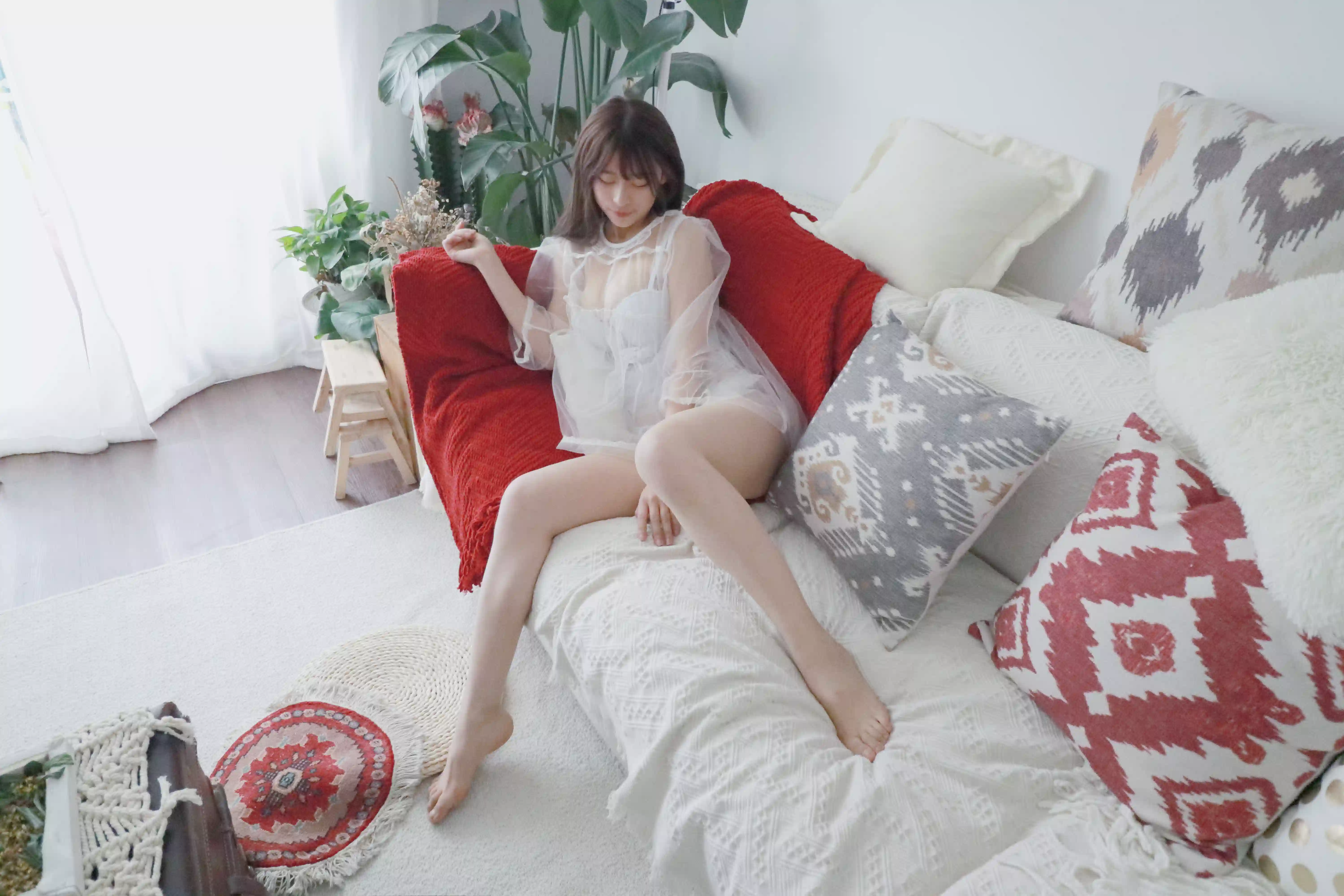 羊小雪@B站 - NO.001 舰长图包 - 白色私房[14P]