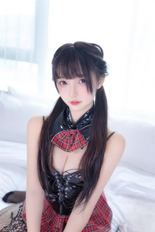神楽坂真冬《黑色馬甲5》性感吊帶襪百看不膩 (75P)