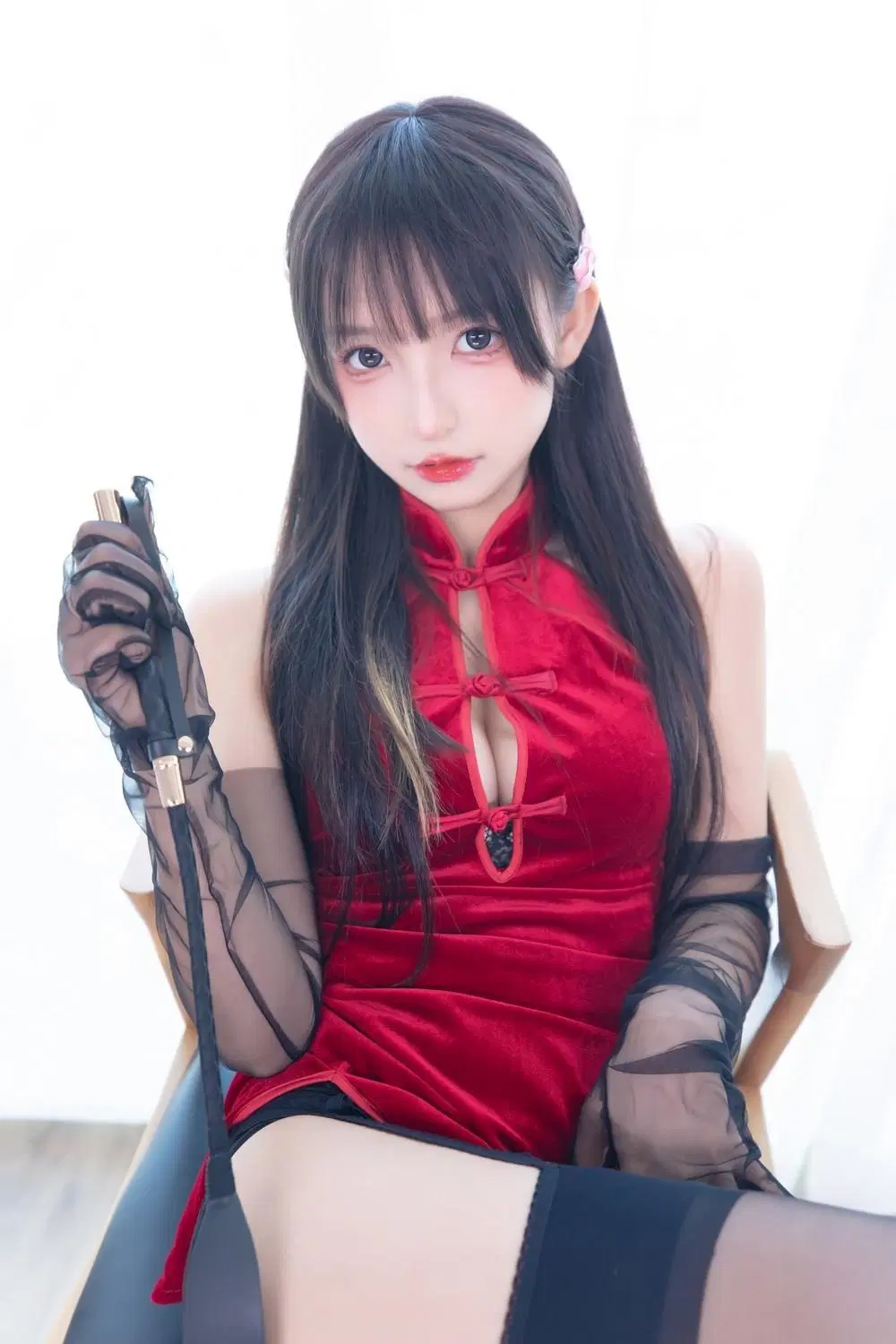 神楽坂真冬《紅色旗袍》性感吊帶襪看到鼻血止不住 (75P)