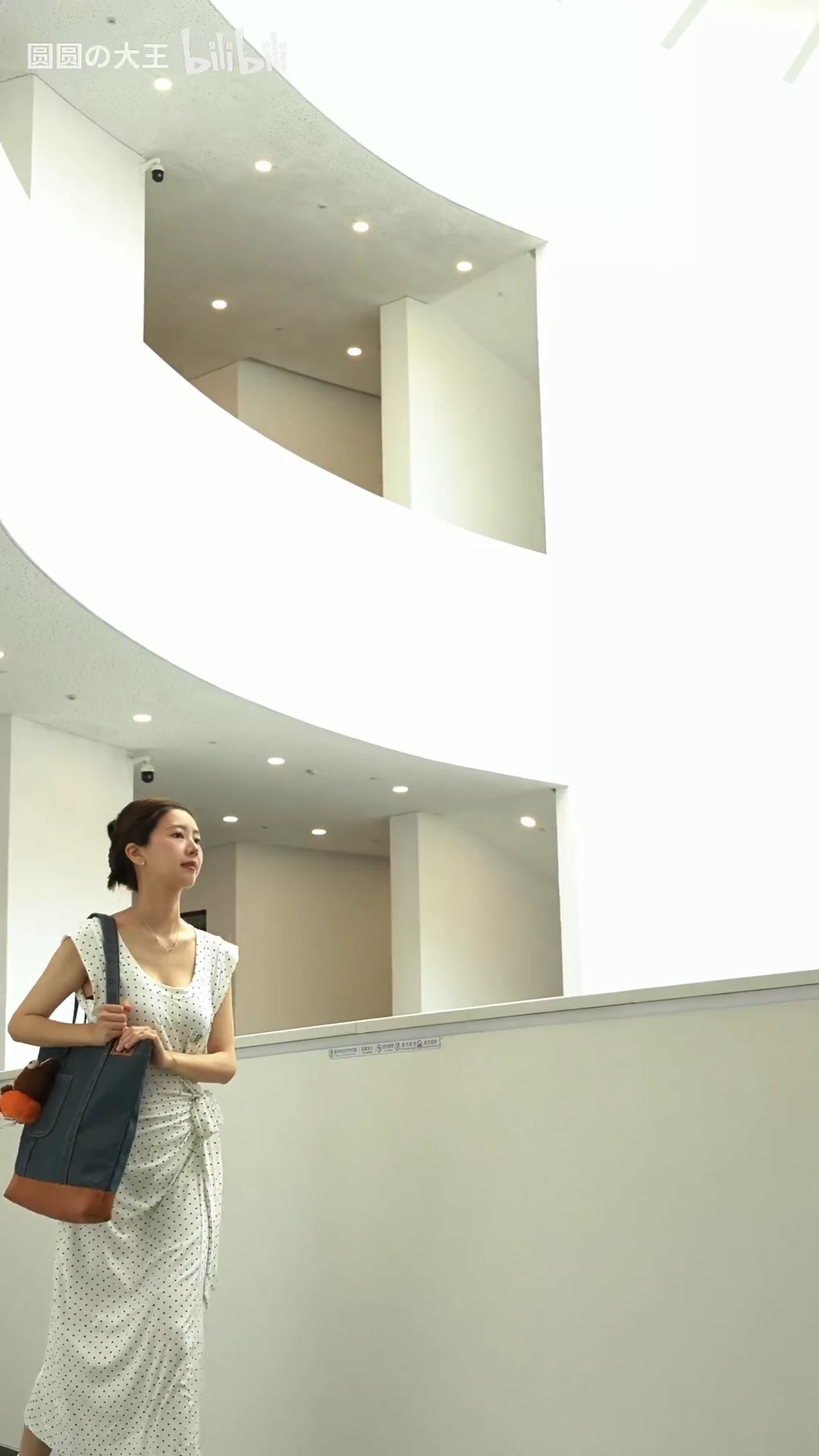 低头呢喃，不敢回看_116946842424997_20260821_002424