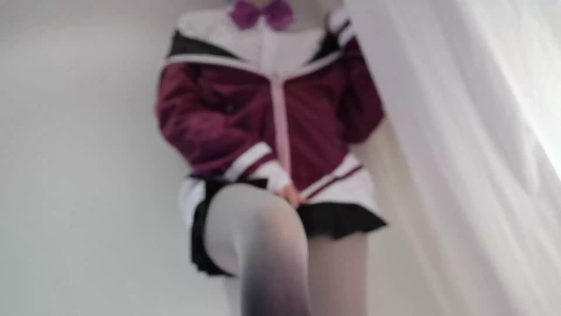 躺卧姿态镜头对准脚底黑袜脚掌底部特写_1774950862406
