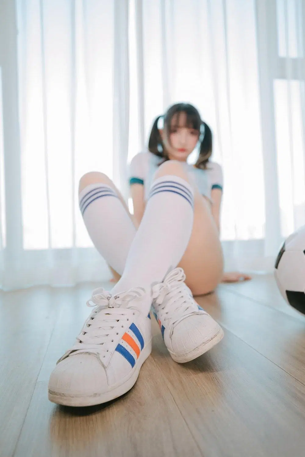 神楽坂真冬《足球少女》驚見白皙蠻腰少女力十足 (48P)