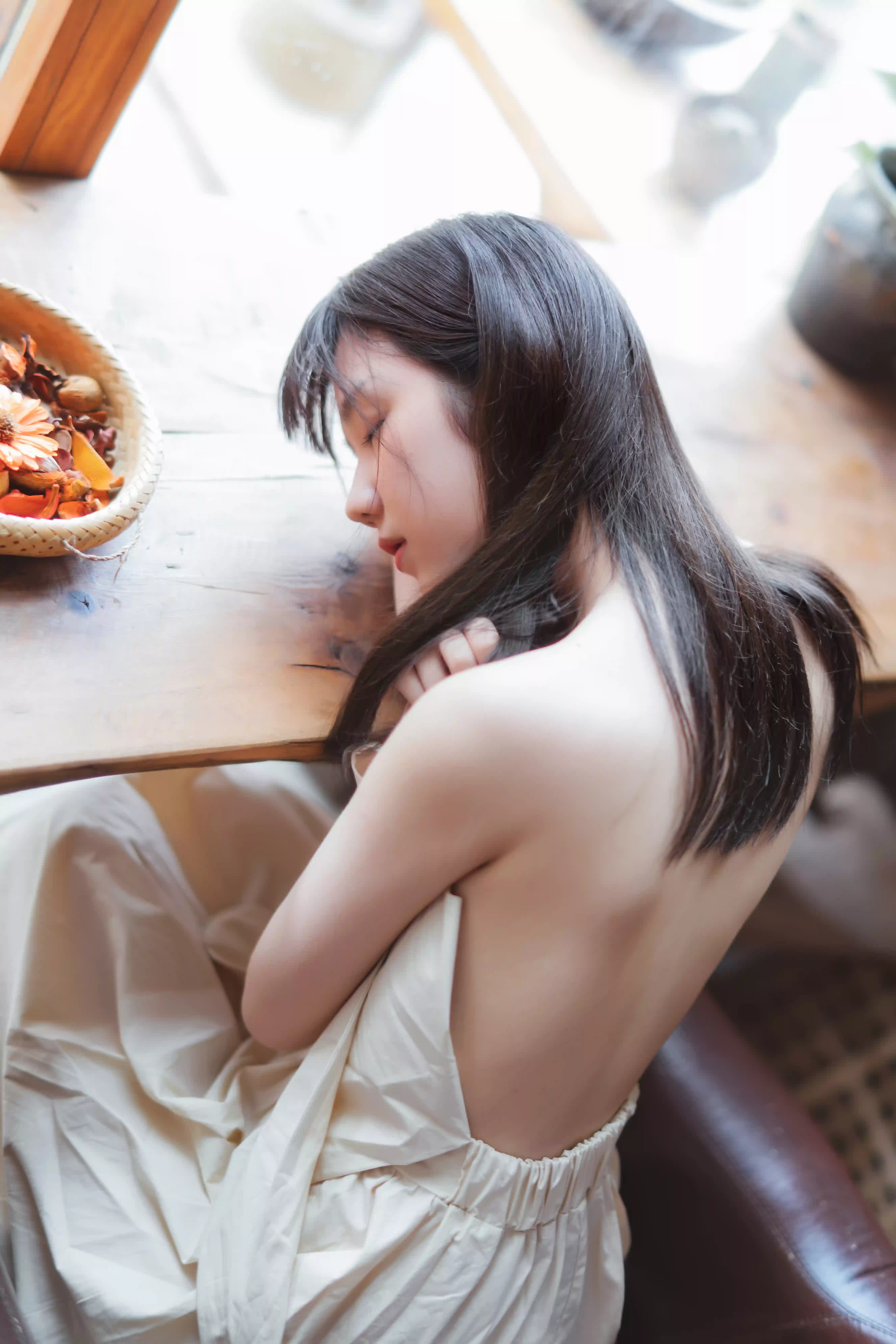 窗前白裙定格温婉侧身背影[32P]