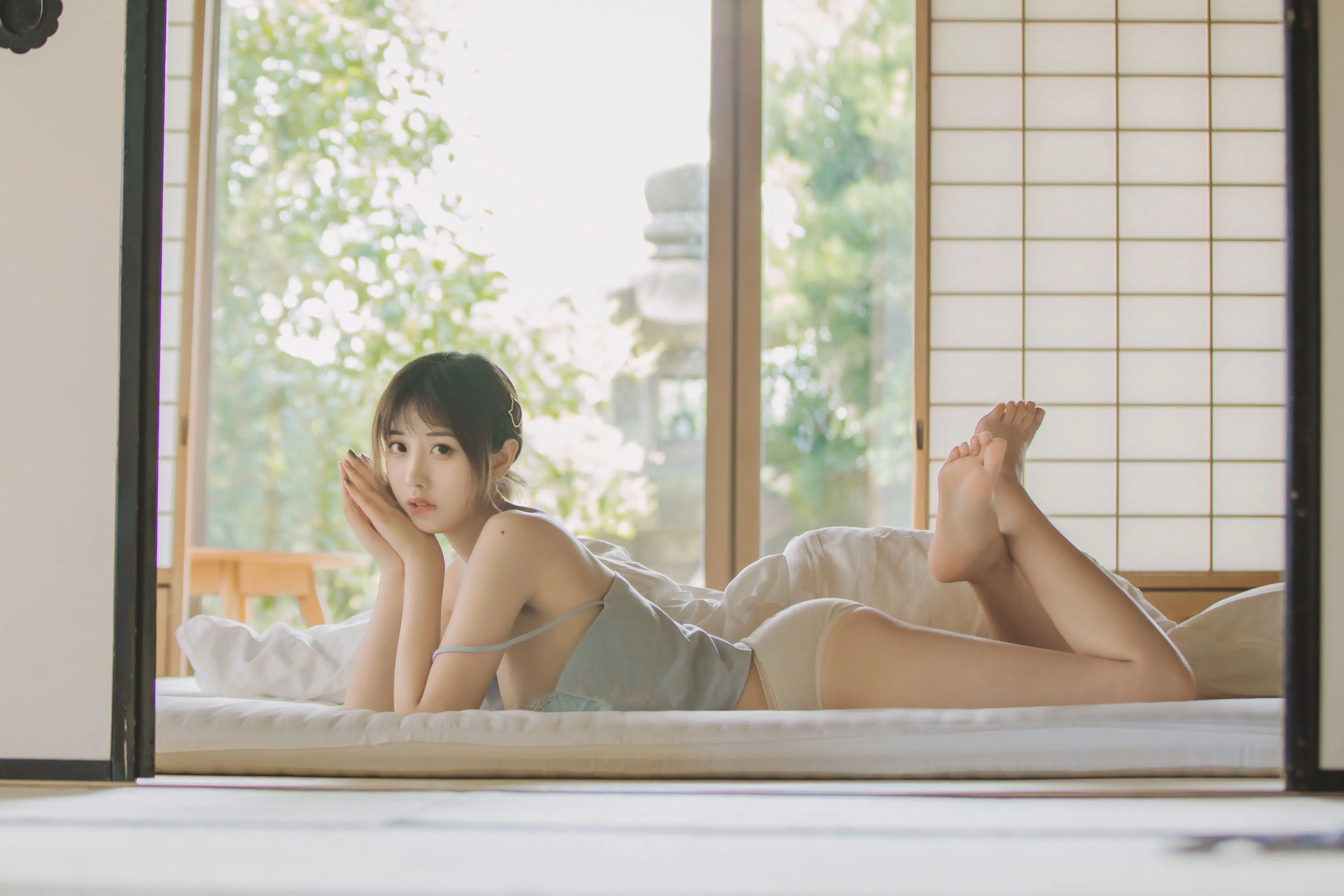 床边浅蓝小吊带[27P]