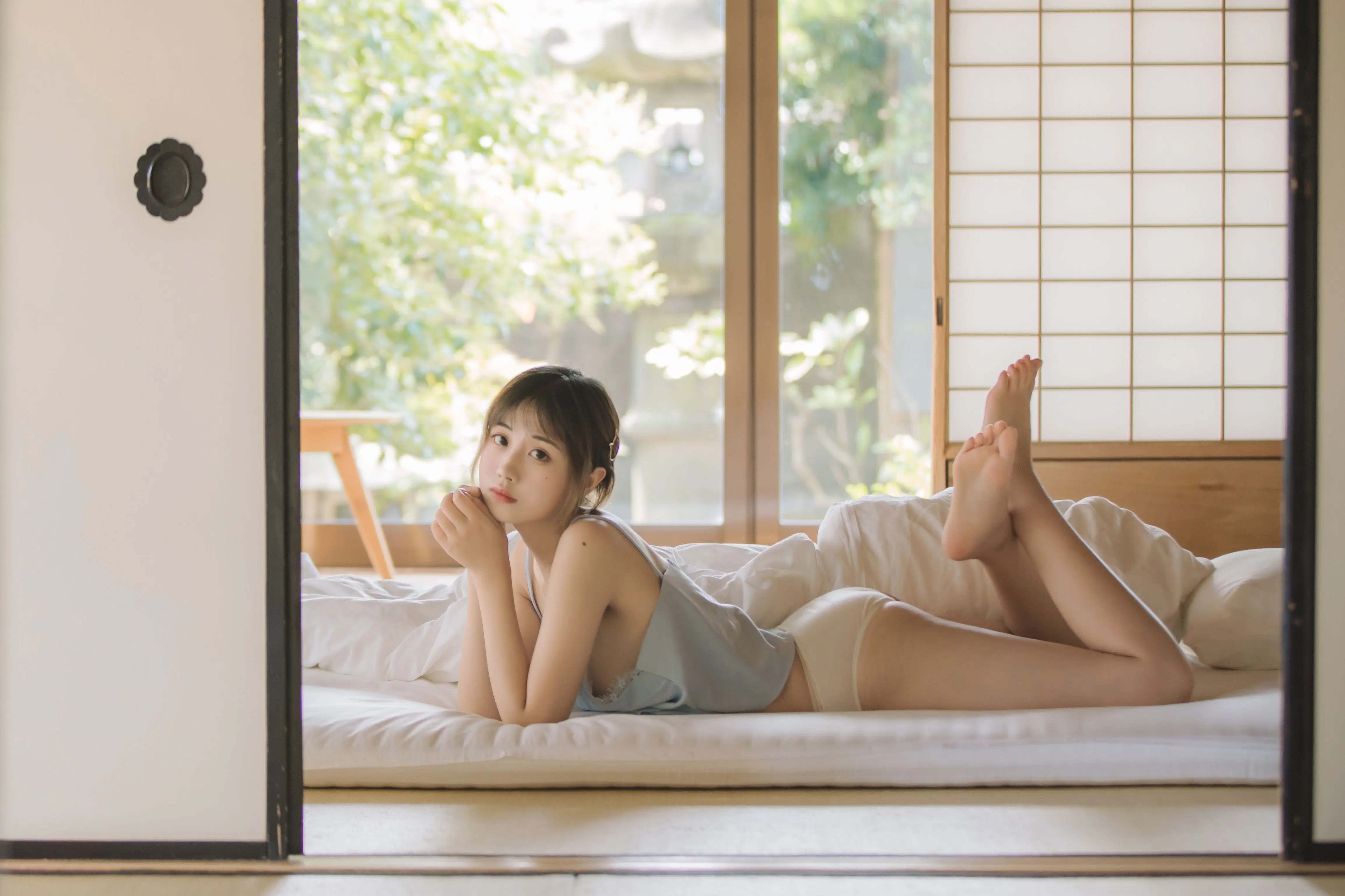 床边浅蓝小吊带[27P]