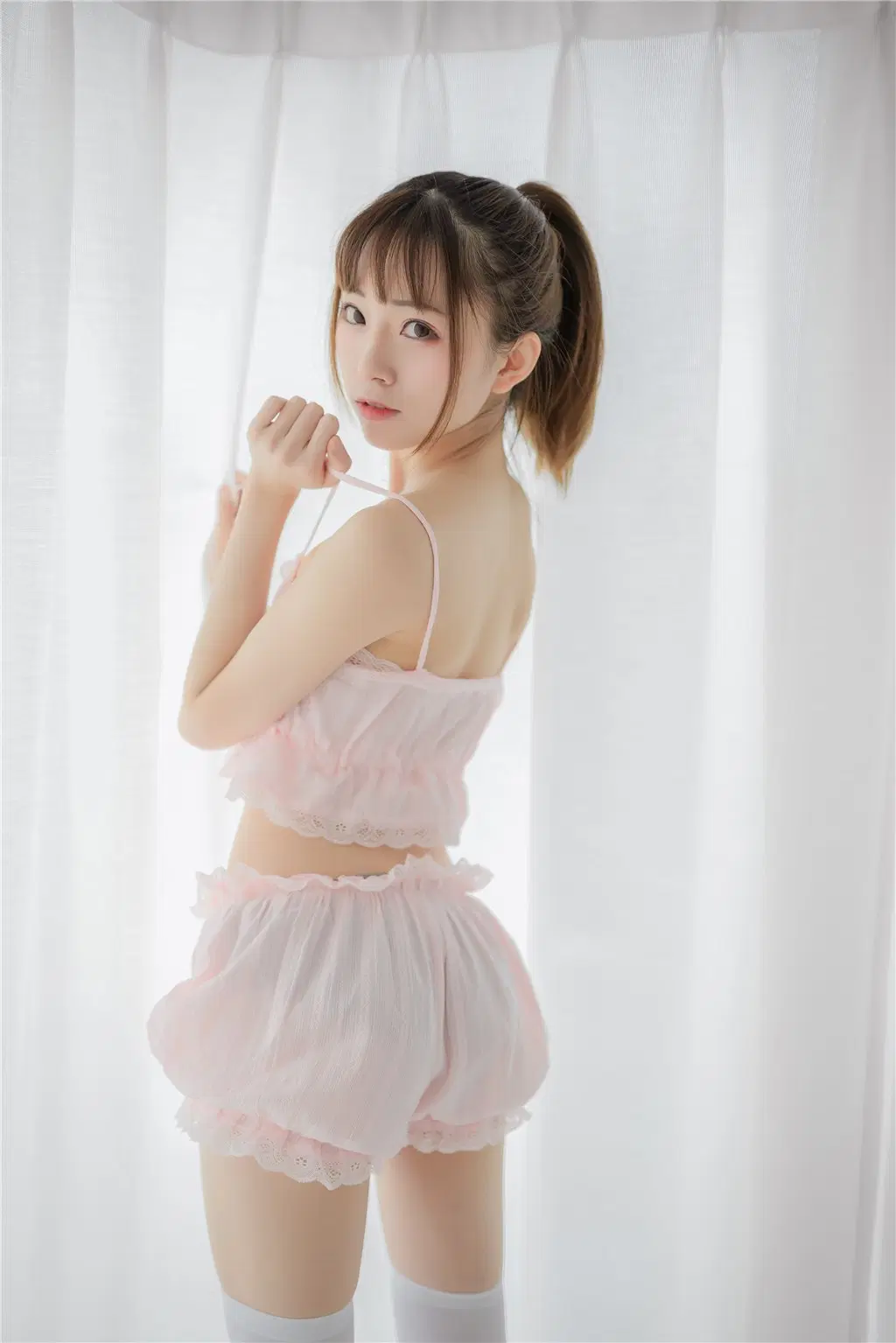 粉色小吊带白丝[48P]