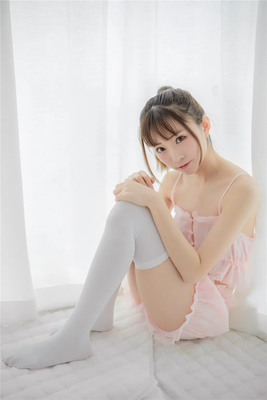 粉色小吊带白丝[48P]