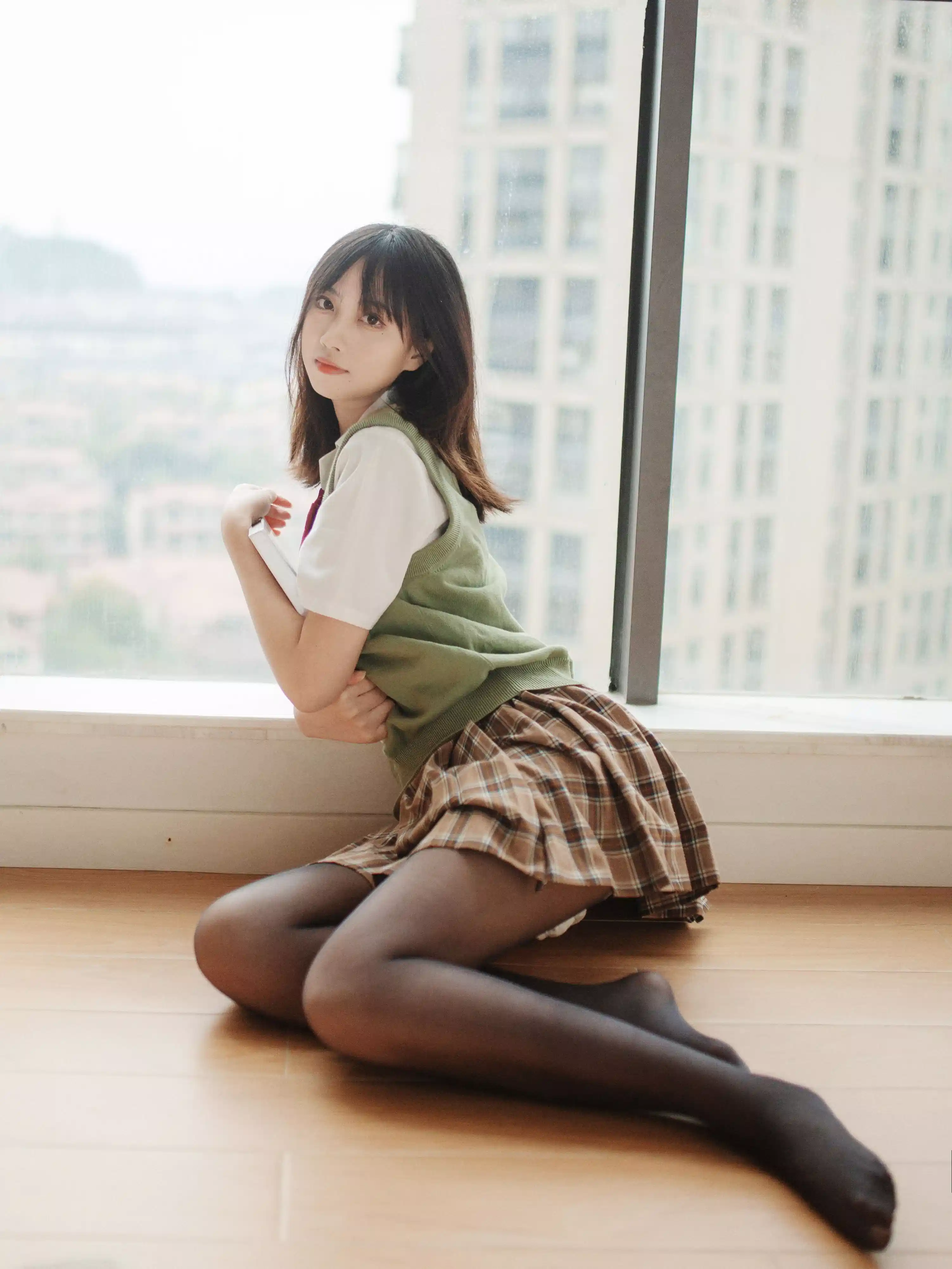 念雪-窗边的格裙黑丝少女[36P]